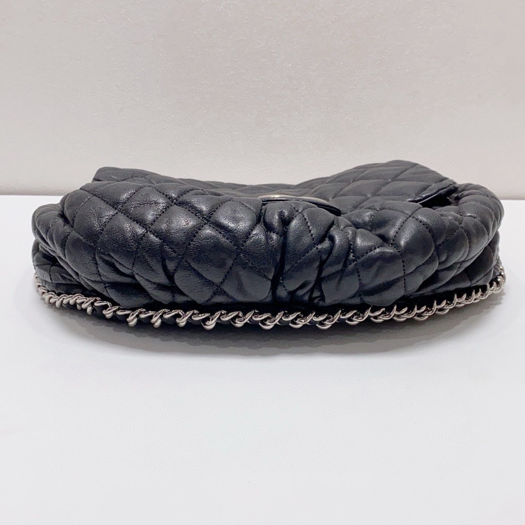 Chanel - Quilted Cloud Flap Bag - Lambskin leather - Black - (Medium)