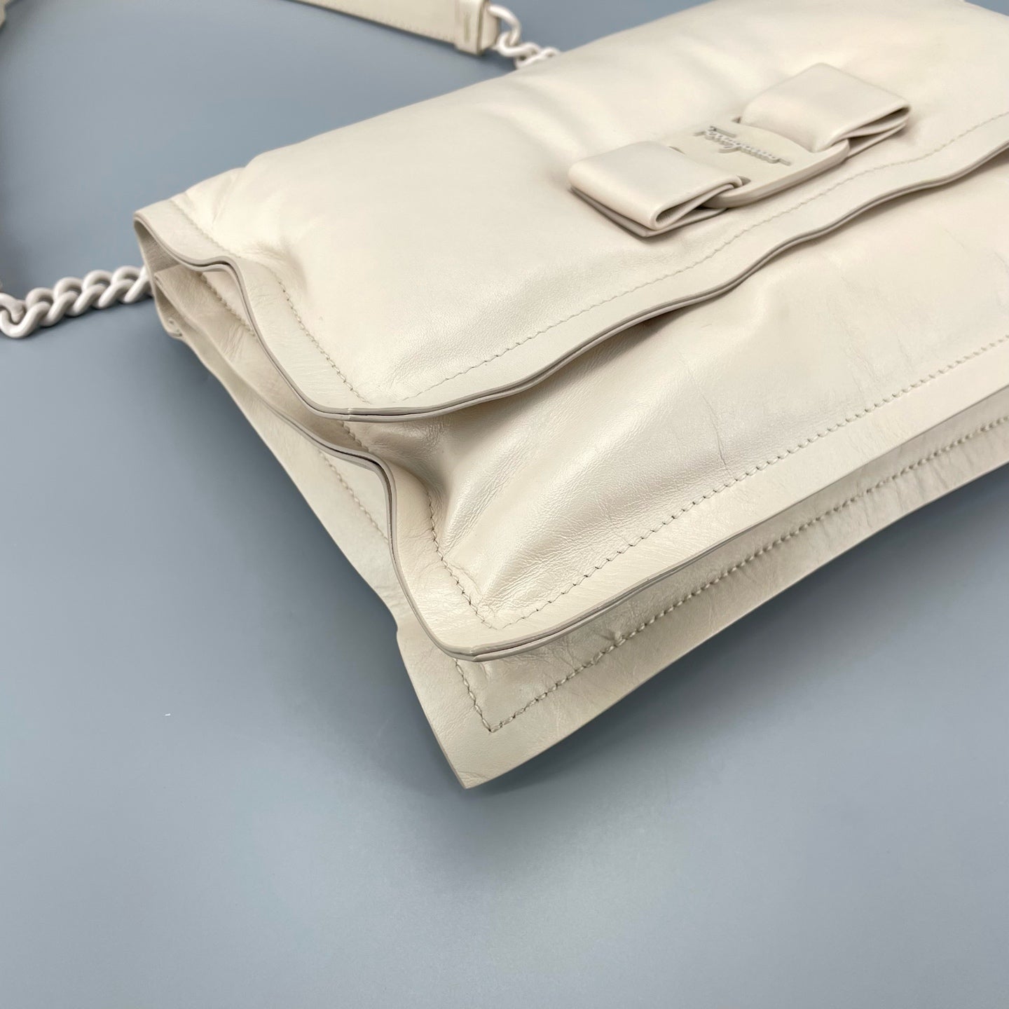 Salvatore Ferragamo - Vara Bow 'Cloud' Shoulder Bag - Leather - Beige - (medium)