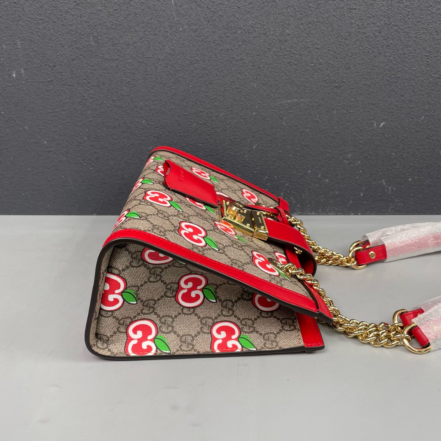 Gucci - Padlock Tote Bag (Apple Print) - GG Supreme canvas with leather trim - Multicolour (Beige/Ebony with Red trim) - (Small)