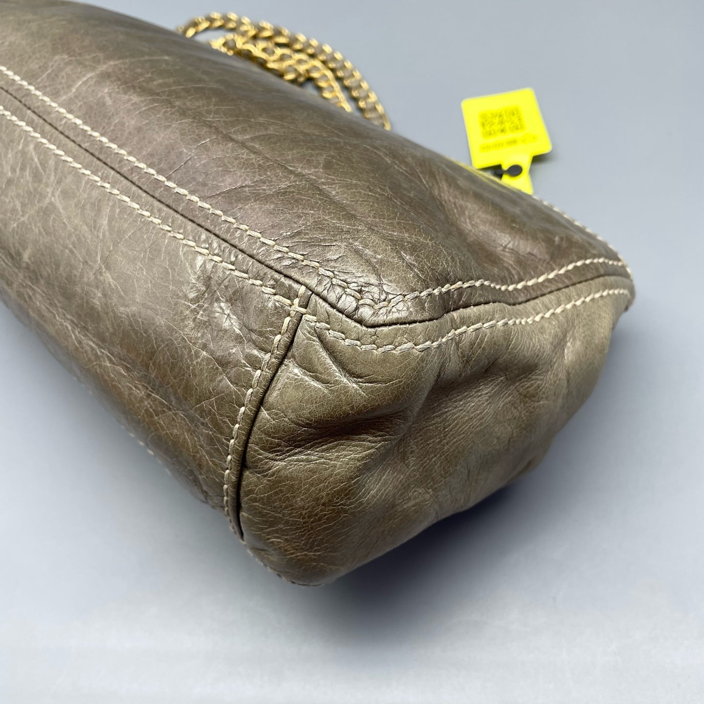 Prada - Flap Shoulder Bag with Chain - Distressed Leather - Grey - (Medium)