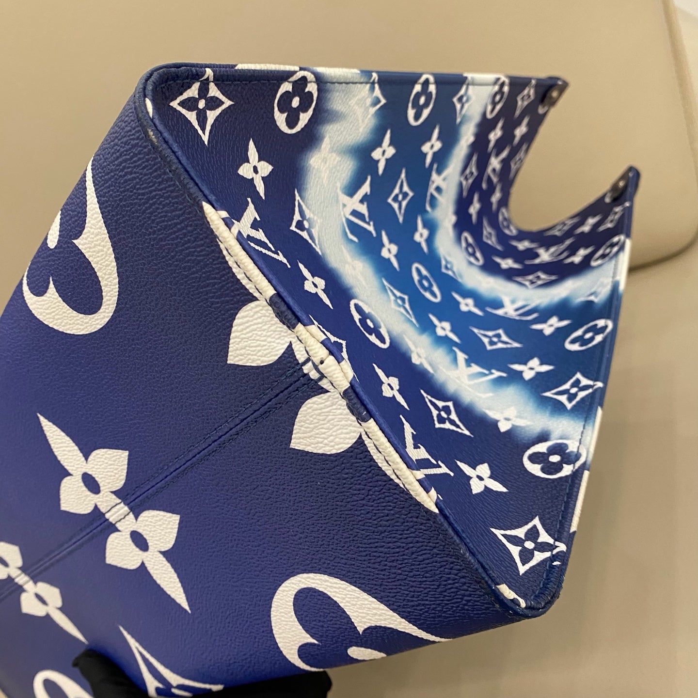 Louis Vuitton - Onthego GM Tie-Dye Gradient - Monogram Giant coated canvas with leather trim - Blue - (large)