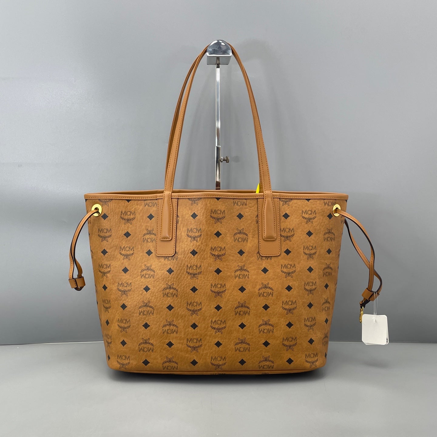 MCM - Reversible Visetos Tote with Pouch - Visetos coated canvas with leather trim - Brown - (medium)