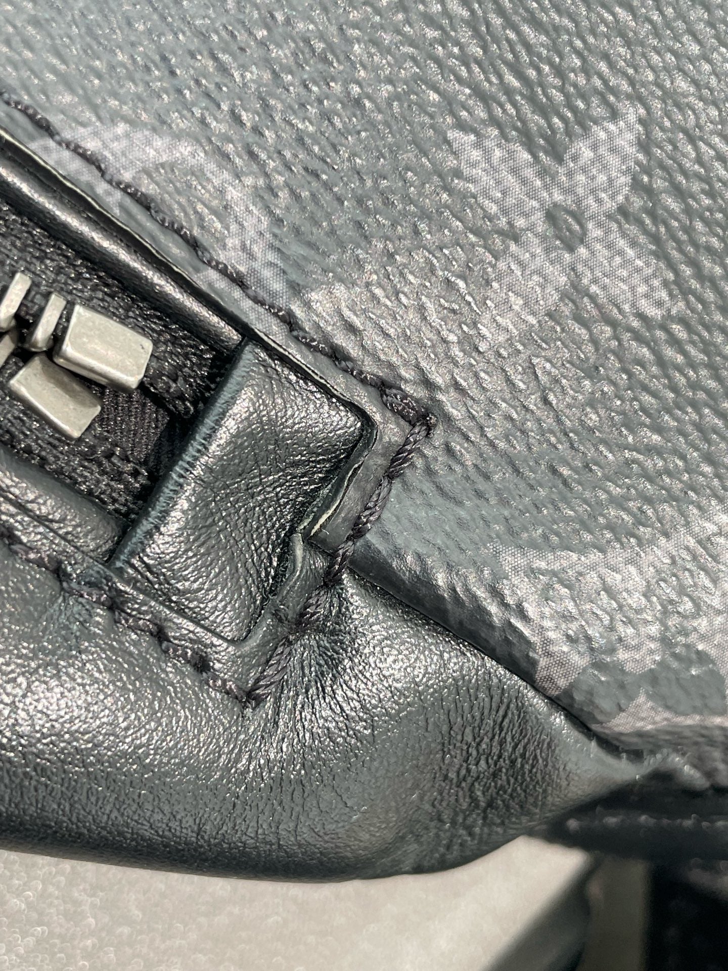 Louis Vuitton - Discovery Bum Bag - Monogram Eclipse coated canvas with leather trim - Black - (Medium)