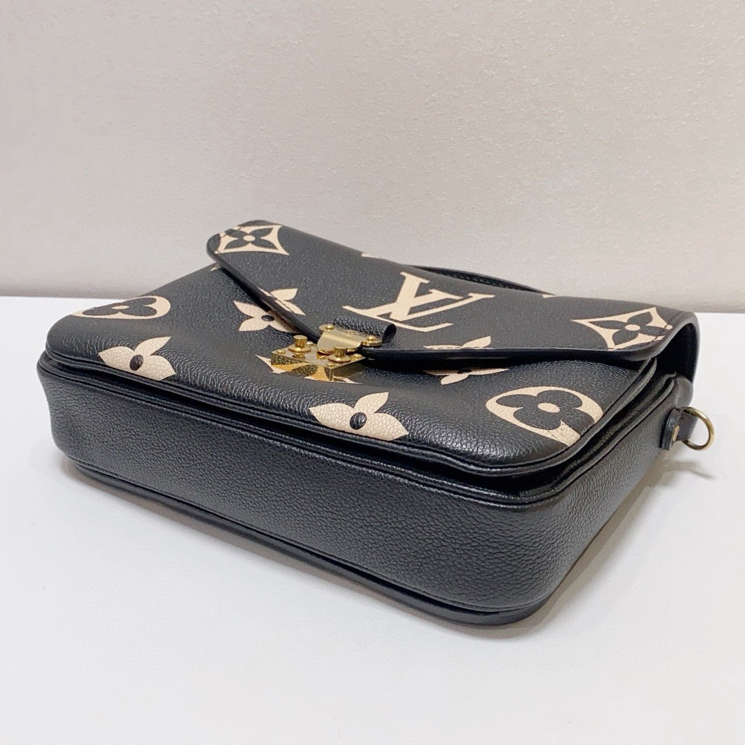 Louis Vuitton - Pochette Métis - Embossed cowhide leather - Black - (small)