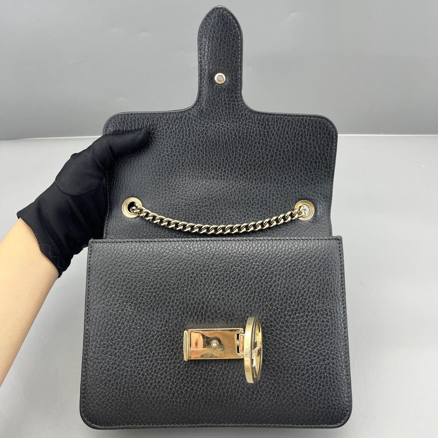 Gucci - Interlocking G Flap Shoulder Bag (Outlet Edition) - Grained leather - Black - (small)