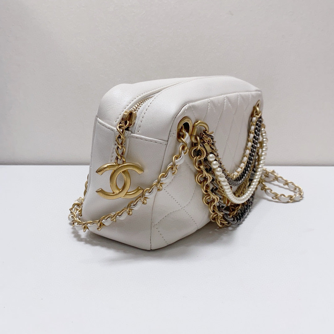 Chanel - Egypt Series Pearl Tassel Camera Bag - Lambskin leather - White - (small)