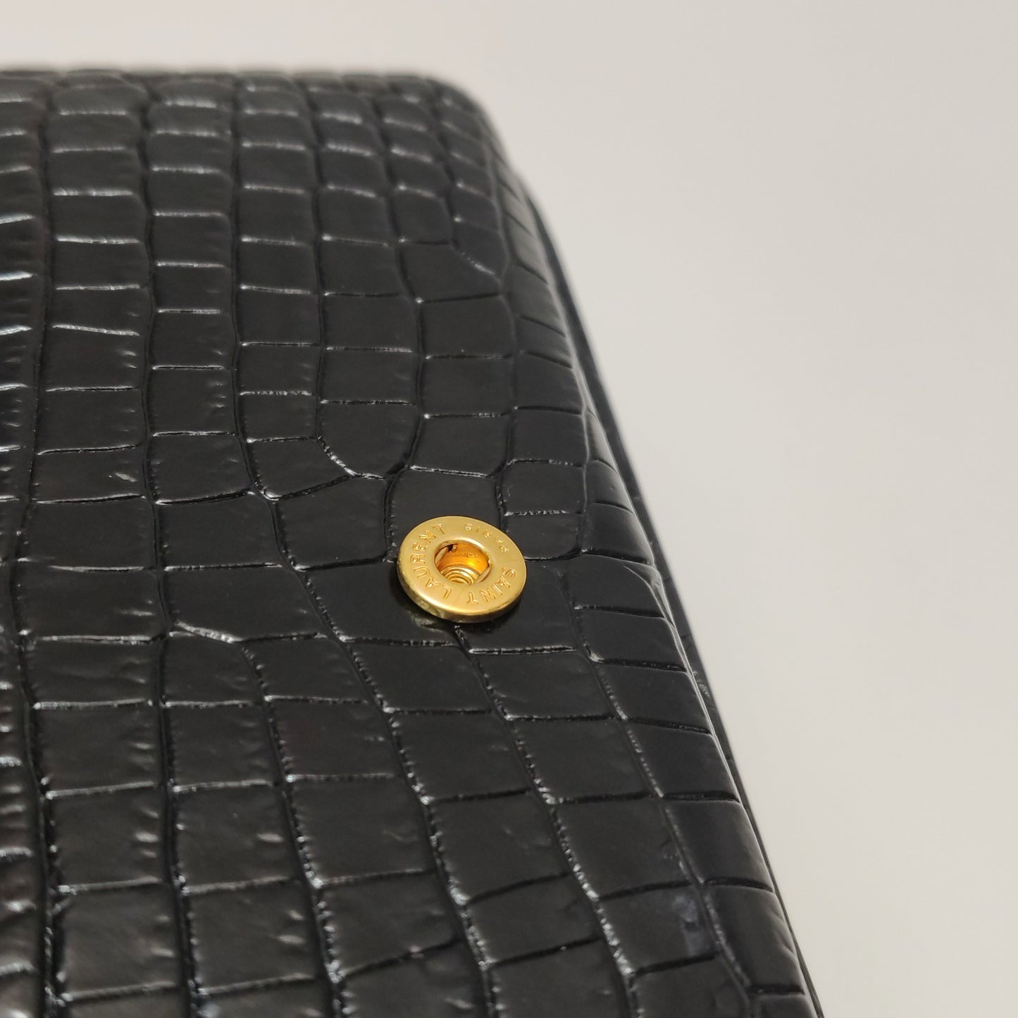 Saint Laurent - Monogram Wallet on Chain (WOC) - Calfskin leather with crocodile embossing - Black with Gold-Tone Hardware - (Mini)