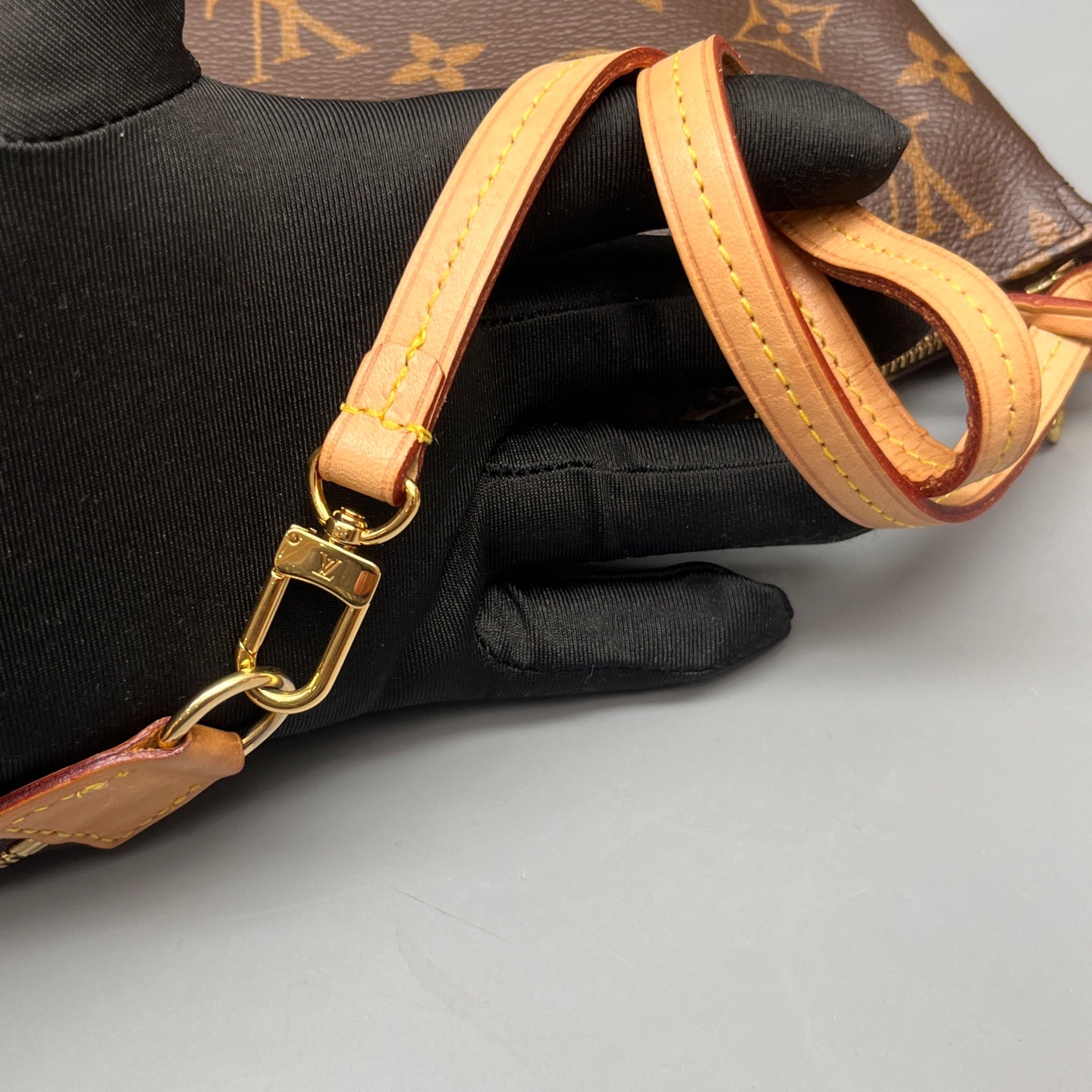 Louis Vuitton - Pochette Accessoires - Monogram coated canvas with Vachetta leather trim - Brown - (mini)