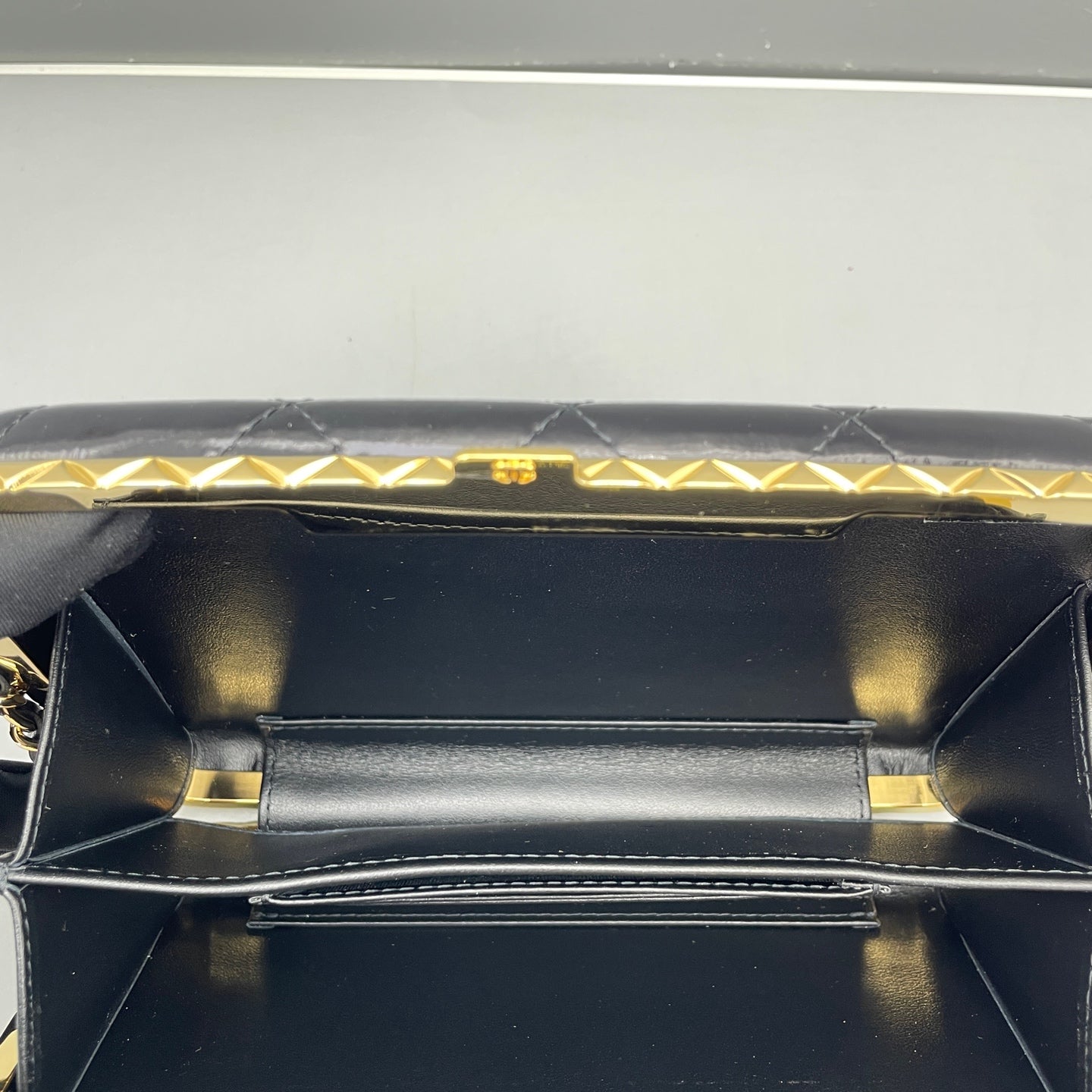 Chanel - Chain Clasp Bag - Patent leather - Black - (Mini)