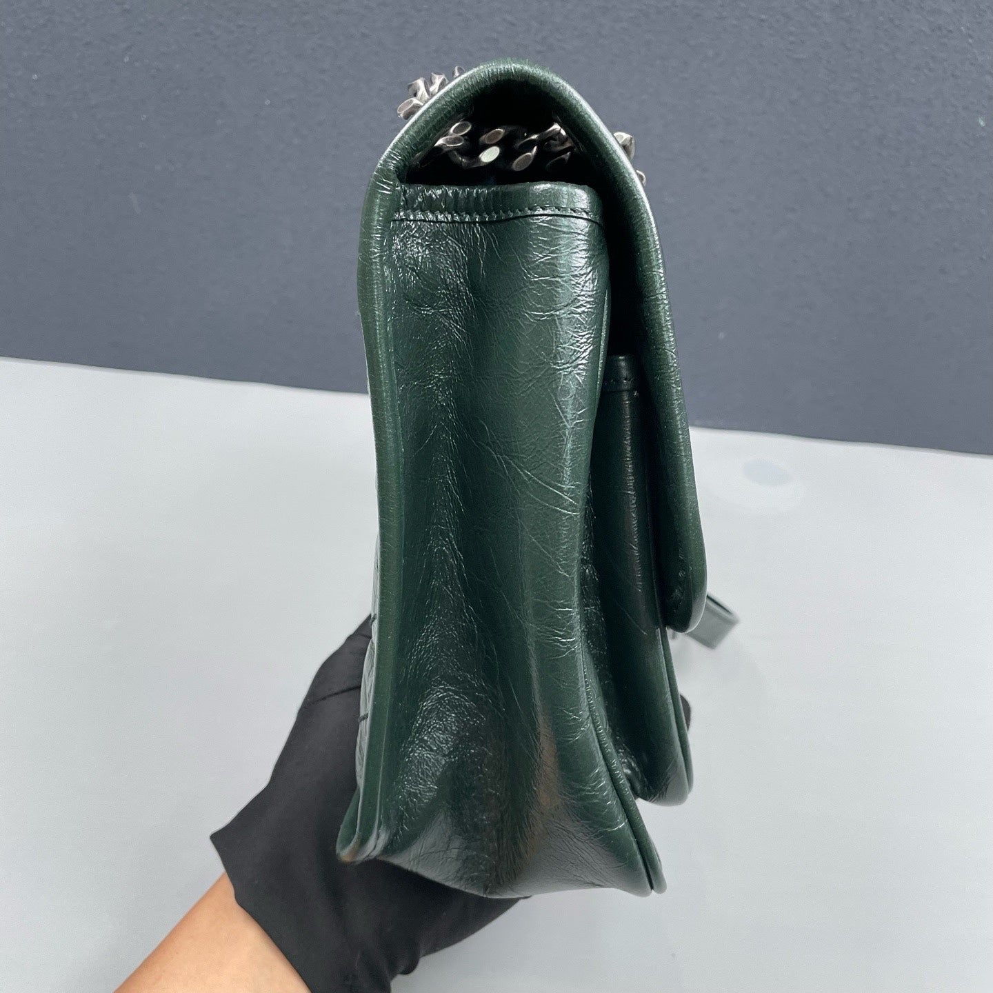 Saint Laurent - Niki Medium Chain Bag - Distressed calfskin leather - Green - (Medium)