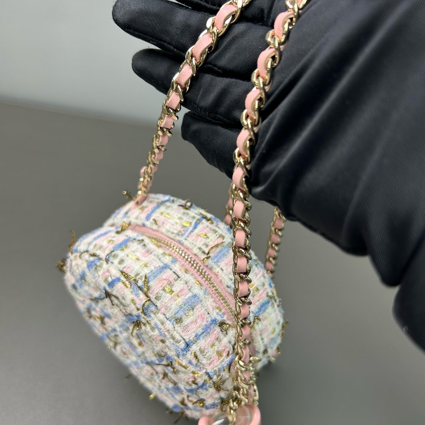 Chanel - Round Mini Chain Bag - Tweed with leather trim - Multicolour (White, Pink, Blue) with Pink accents - (mini)