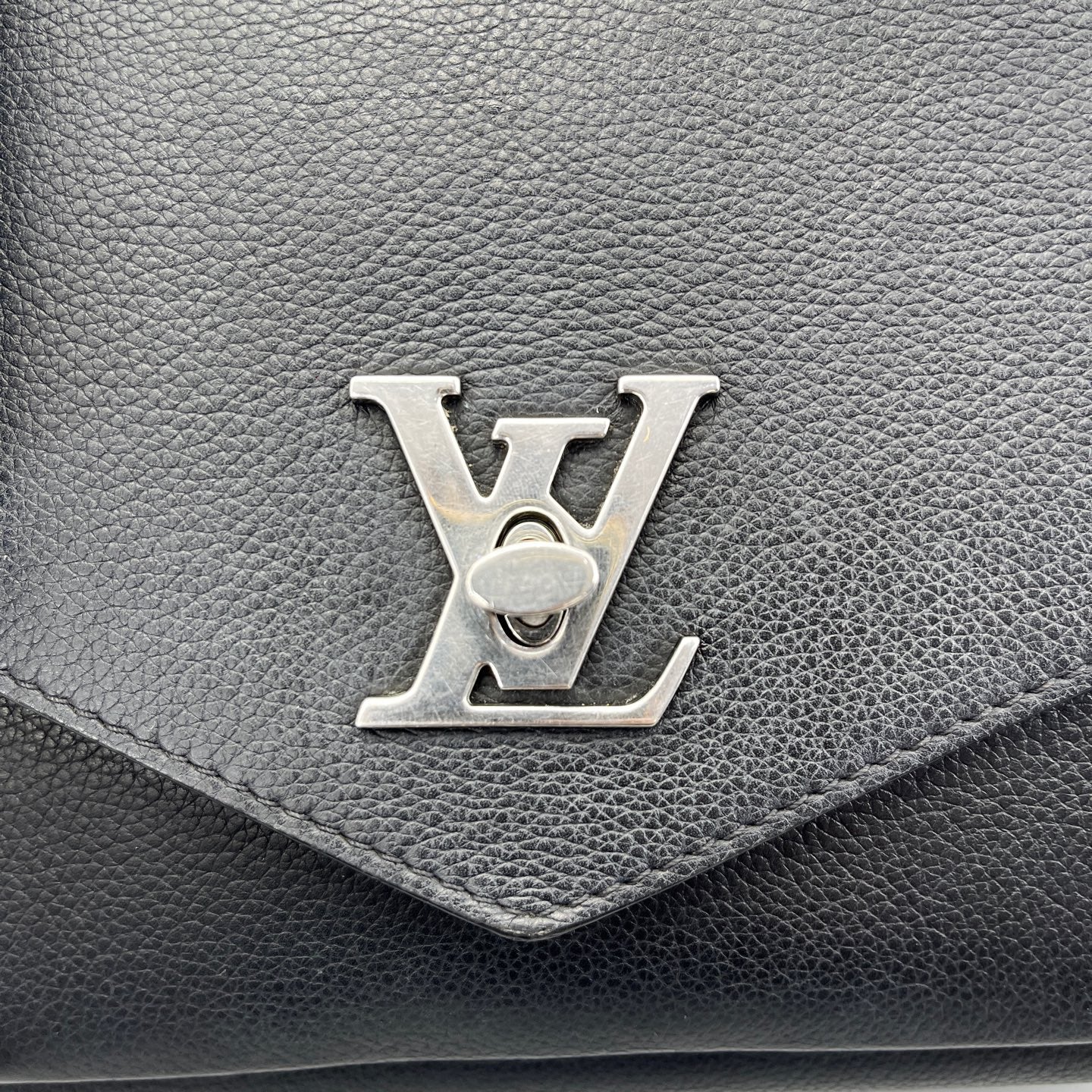 Louis Vuitton - Lockme - Leather - Black - (small)