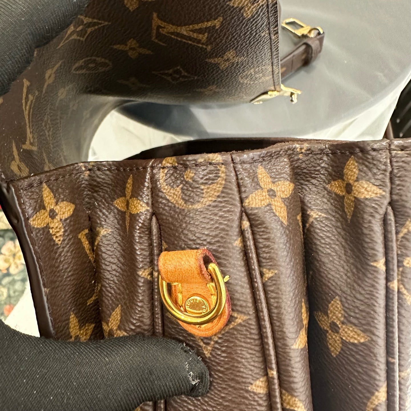 Louis Vuitton - Pochette Metis - Monogram coated canvas with natural cowhide leather trim - Brown - (Medium)