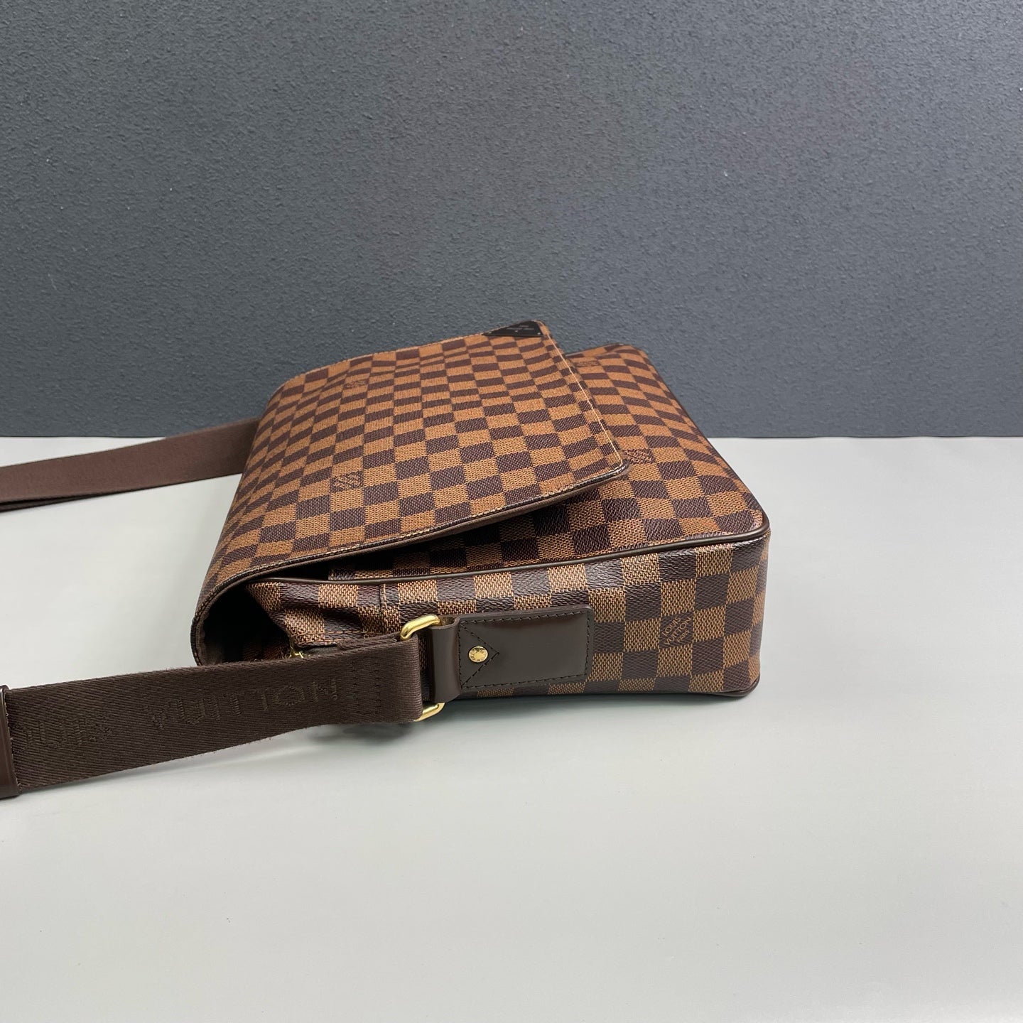 Louis Vuitton - District PM Messenger Bag - Damier Ebene coated canvas with leather trim - Brown - (medium)