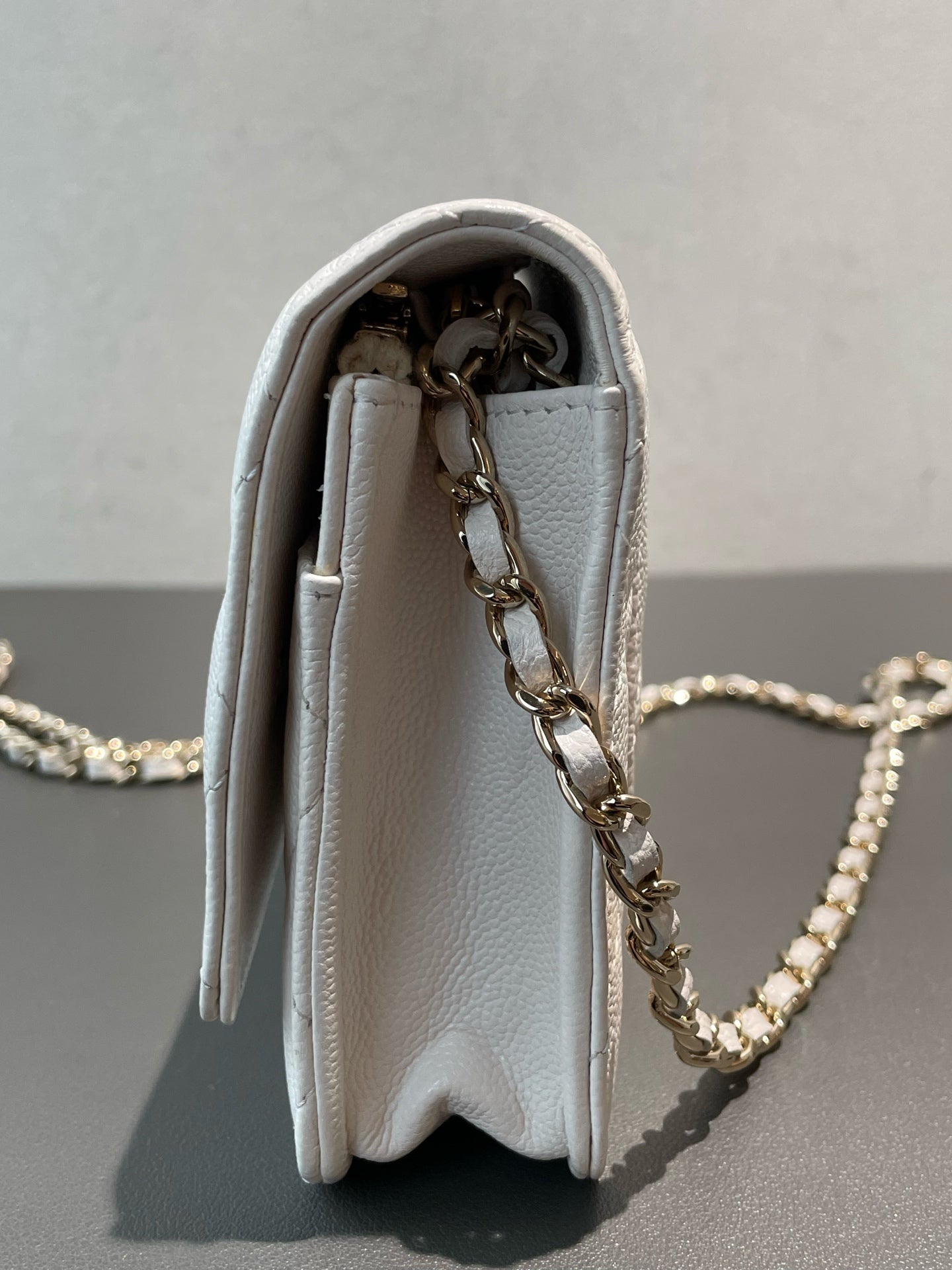 Chanel - Wallet on Chain (WOC) - Grained calfskin leather - White with Light Gold-Tone Hardware - (mini)