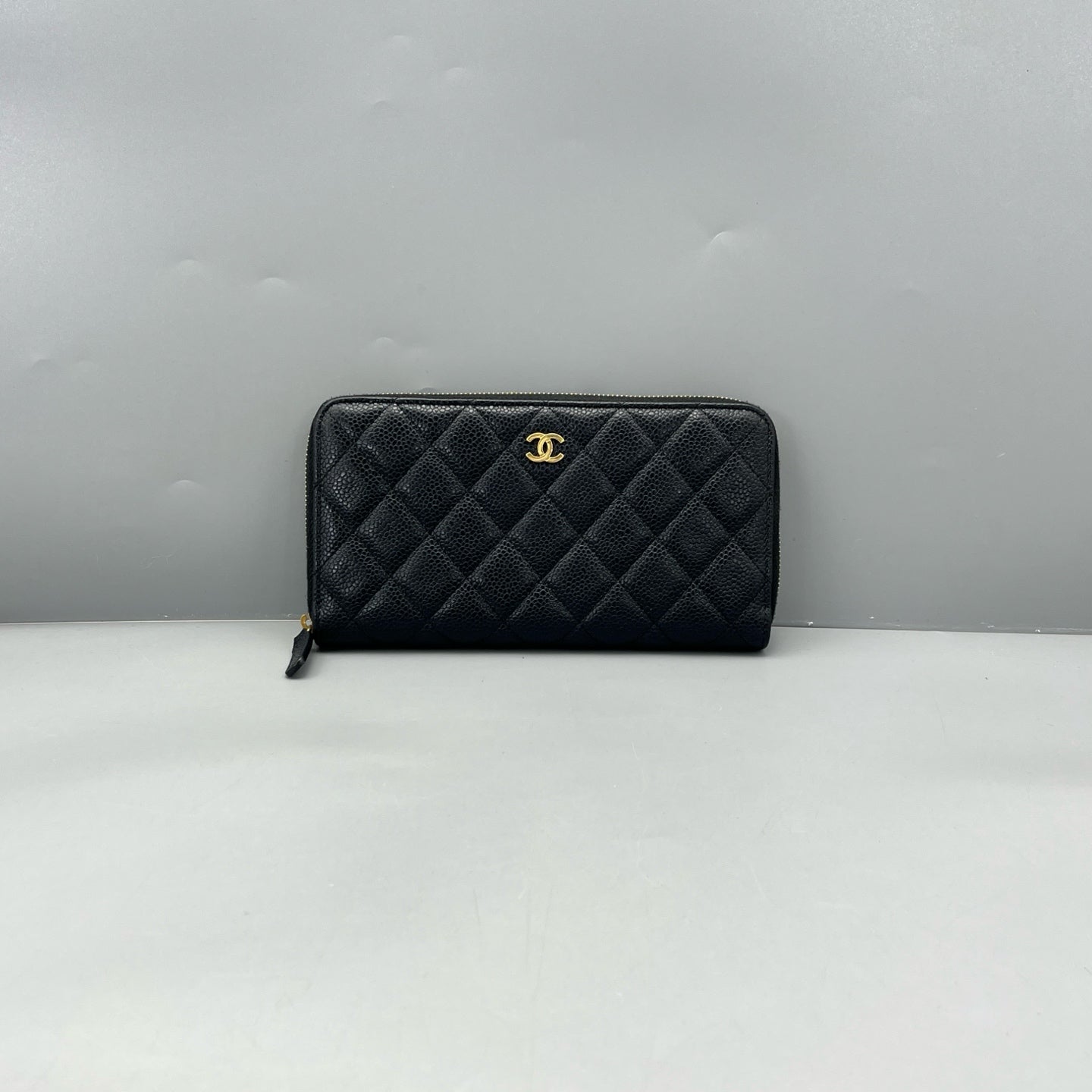 Chanel - Classic Flap Zip Wallet - Leather - Black - (medium)