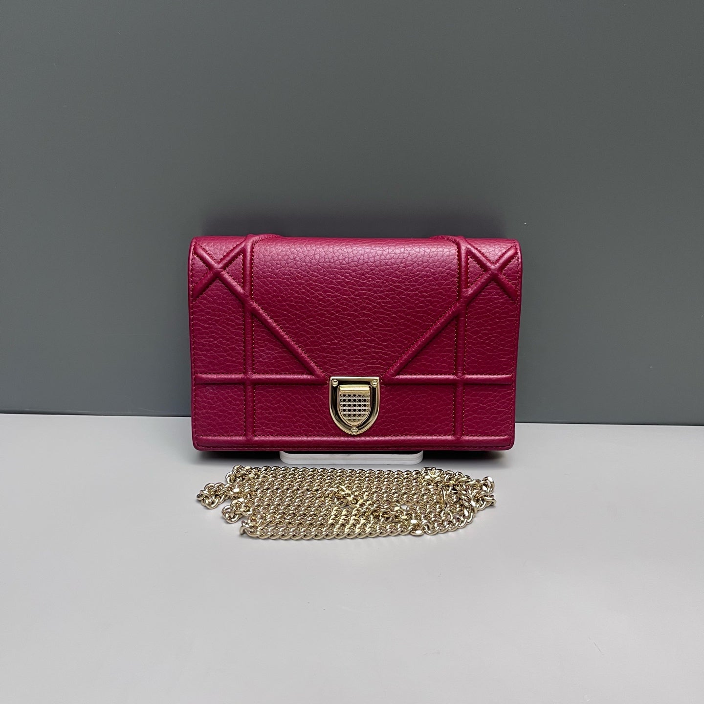 Dior - Shield WOC Chain Crossbody Bag - Grained leather - Red - (mini)