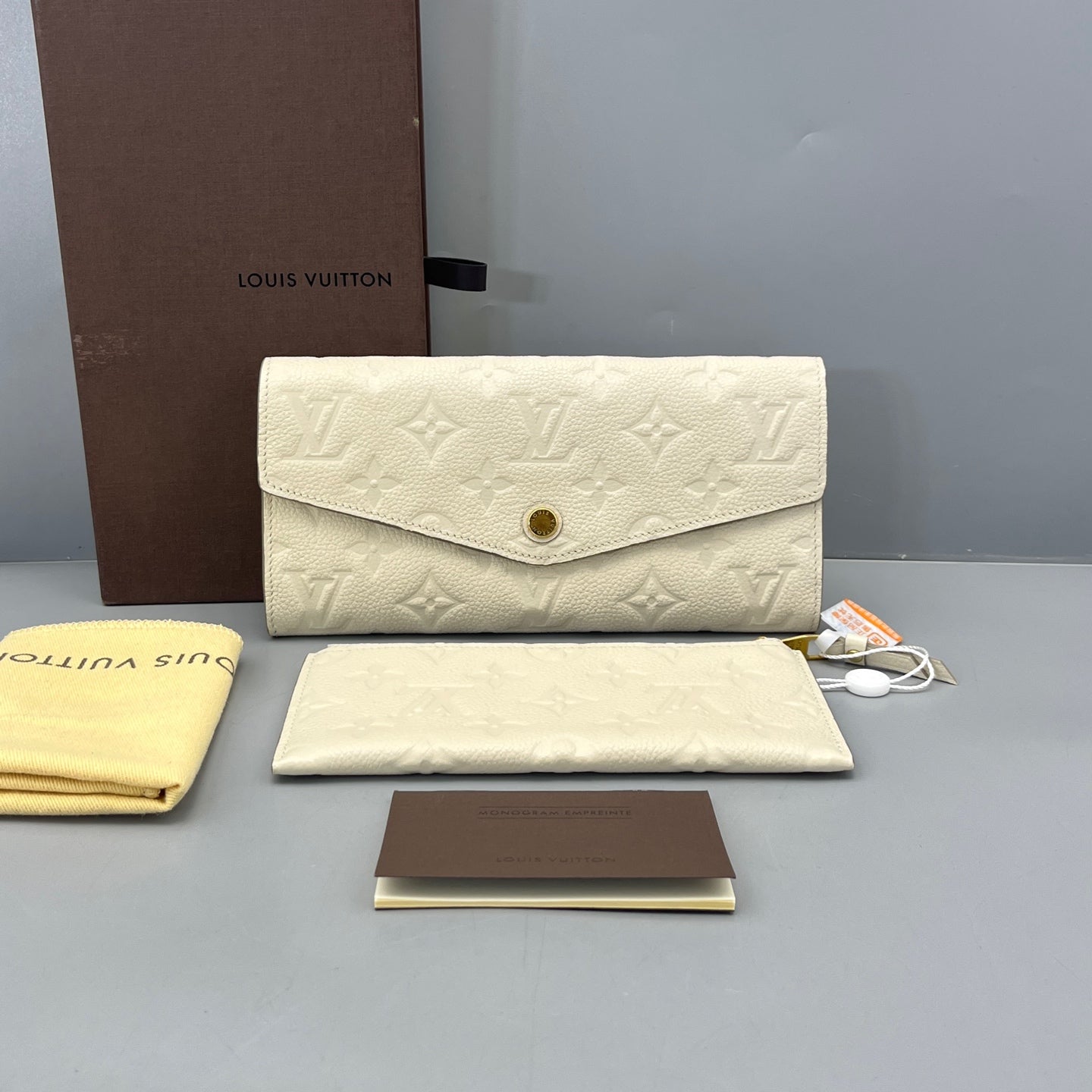 Louis Vuitton - Portefeuille Sarah (Two-in-one functionality) - Monogram Empreinte leather - White - (medium)