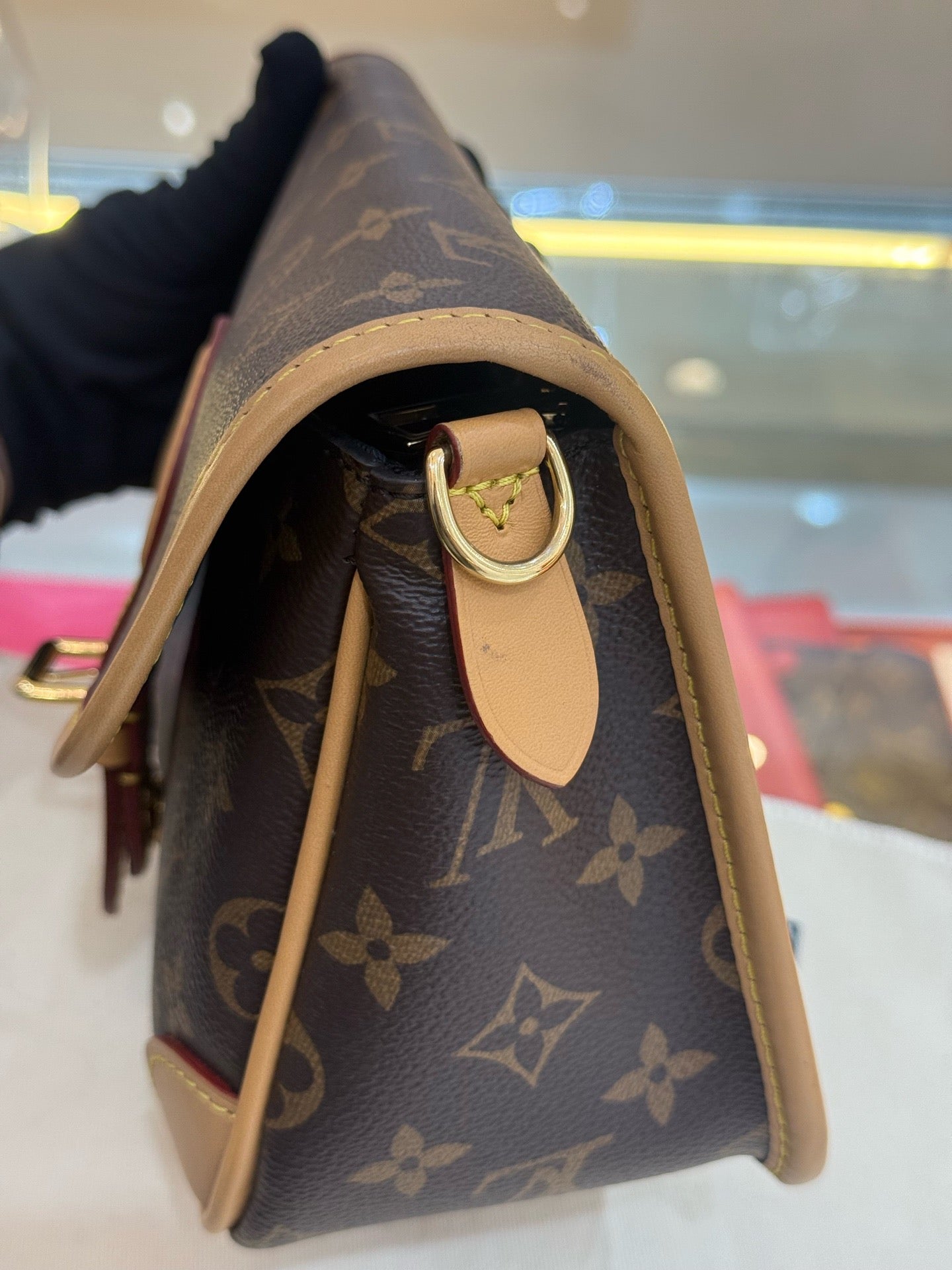 Louis Vuitton - Classic Monogram Flap Shoulder Bag - Monogram coated canvas with natural Vachetta leather trim and a textile shoulder strap - Brown - (small)