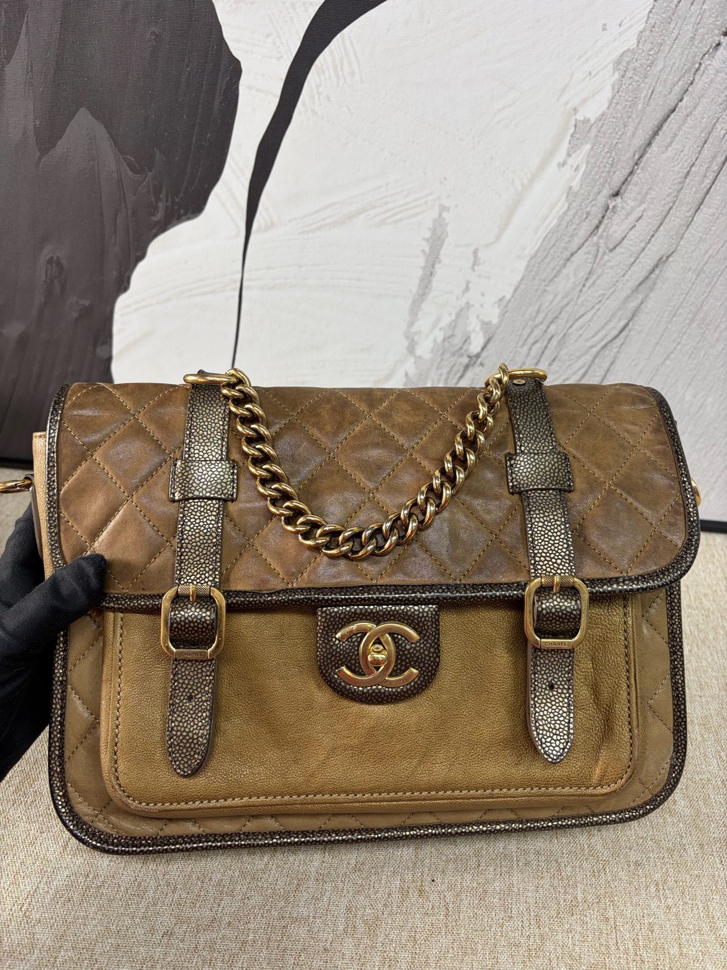 Chanel - Cambridge Messenger Bag - Grained leather - Brown with gold accents - (Medium)