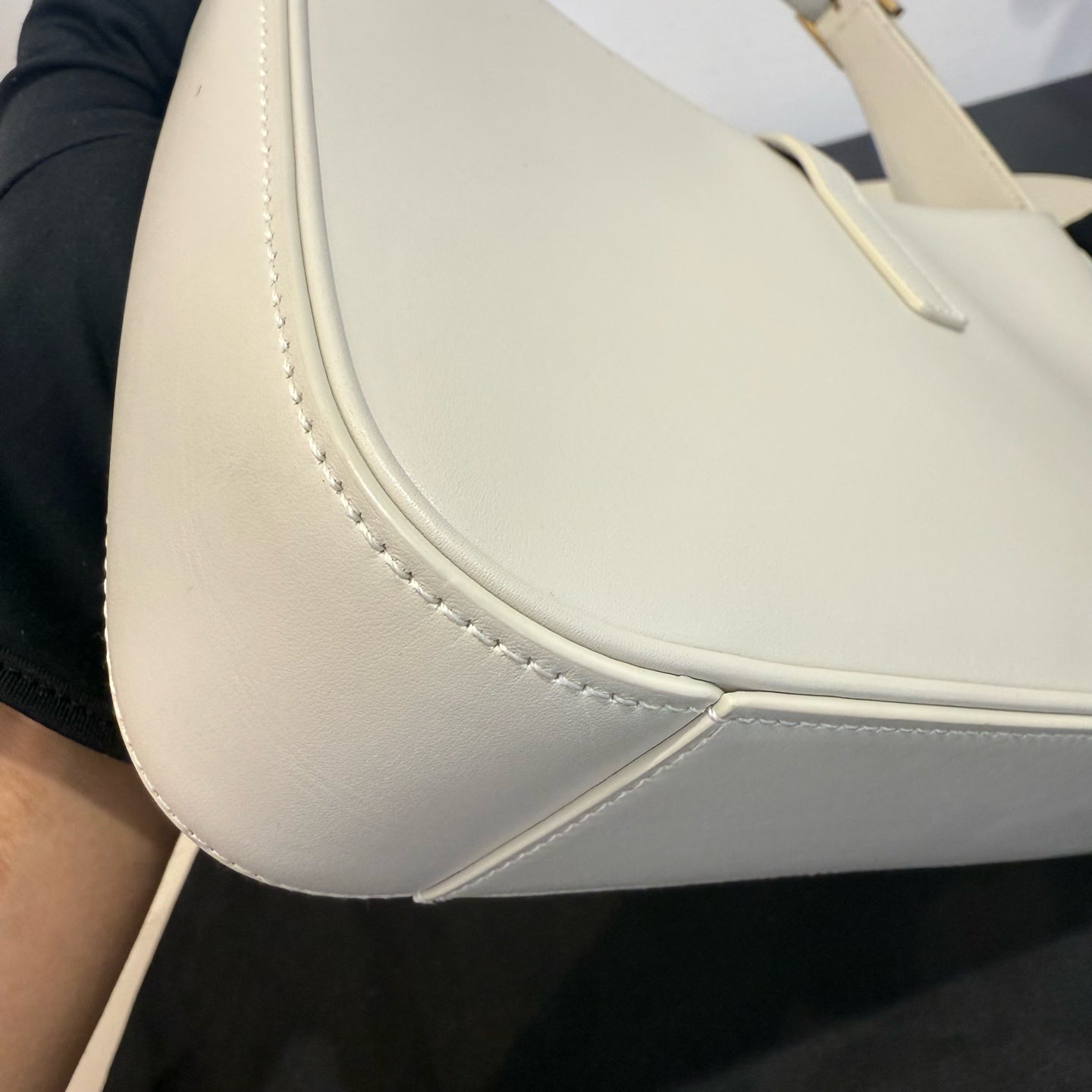 Saint Laurent - LE 5 A 7 Hobo Bag - Leather - White - (small)