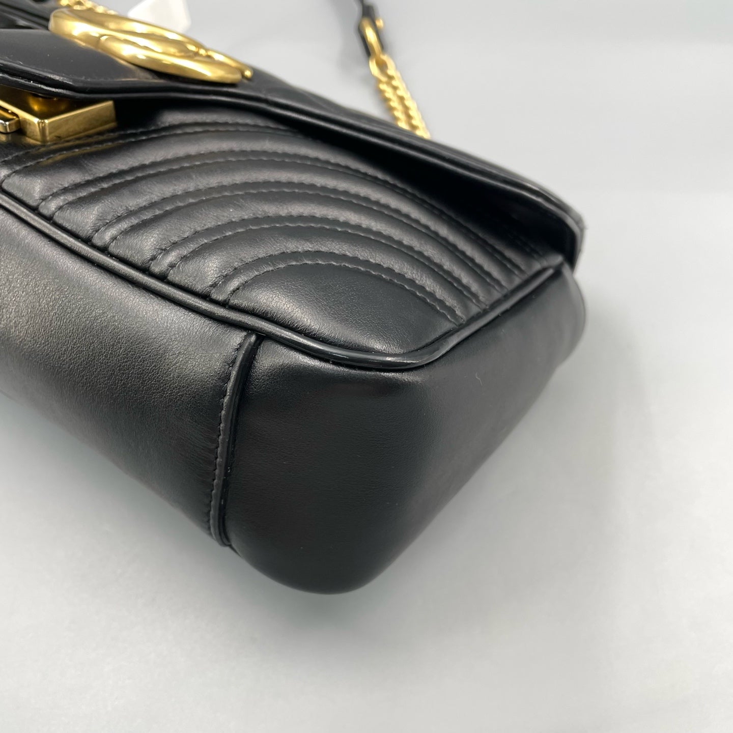 Gucci - GG Marmont Matelassé Shoulder Bag - Matelassé chevron leather - Black with Gold-Tone Hardware - (Medium)