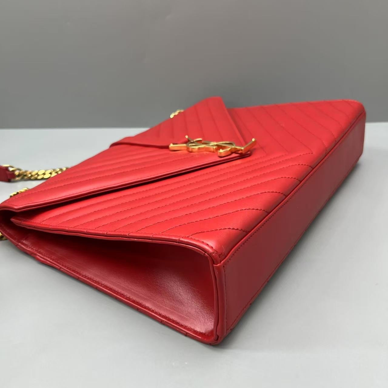 Saint Laurent - Medium Envelope Chain Bag - Leather - Red - (medium)
