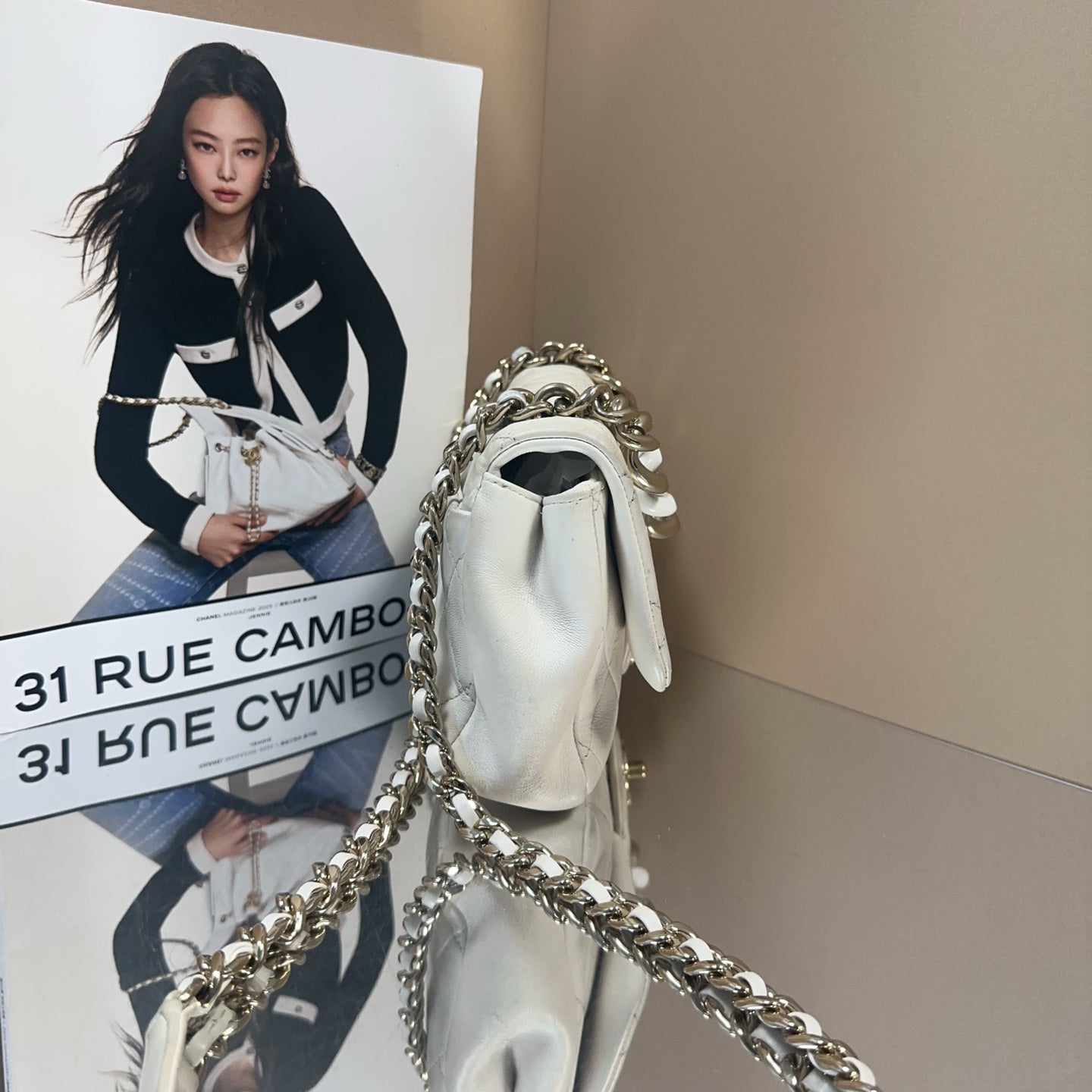 Chanel - Flap Bag with Chunky Enamel Chain - Lambskin leather - White with Gold-Tone Hardware and White Enamel - (small)