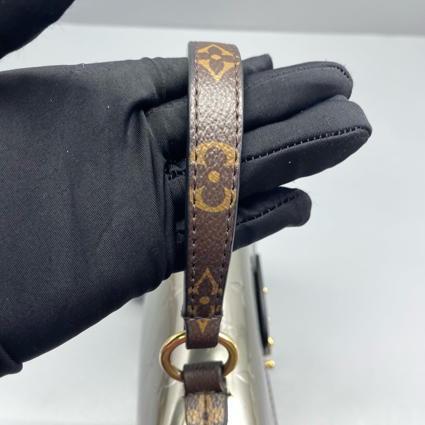 Louis Vuitton - Pochette Metis - Patent leather - Gold - (Small)