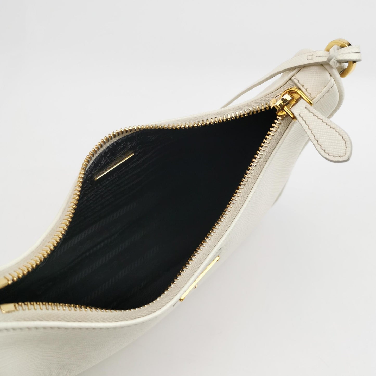 Prada - Re-Edition 2005 Saffiano Shoulder Bag - Saffiano leather - White - (mini)