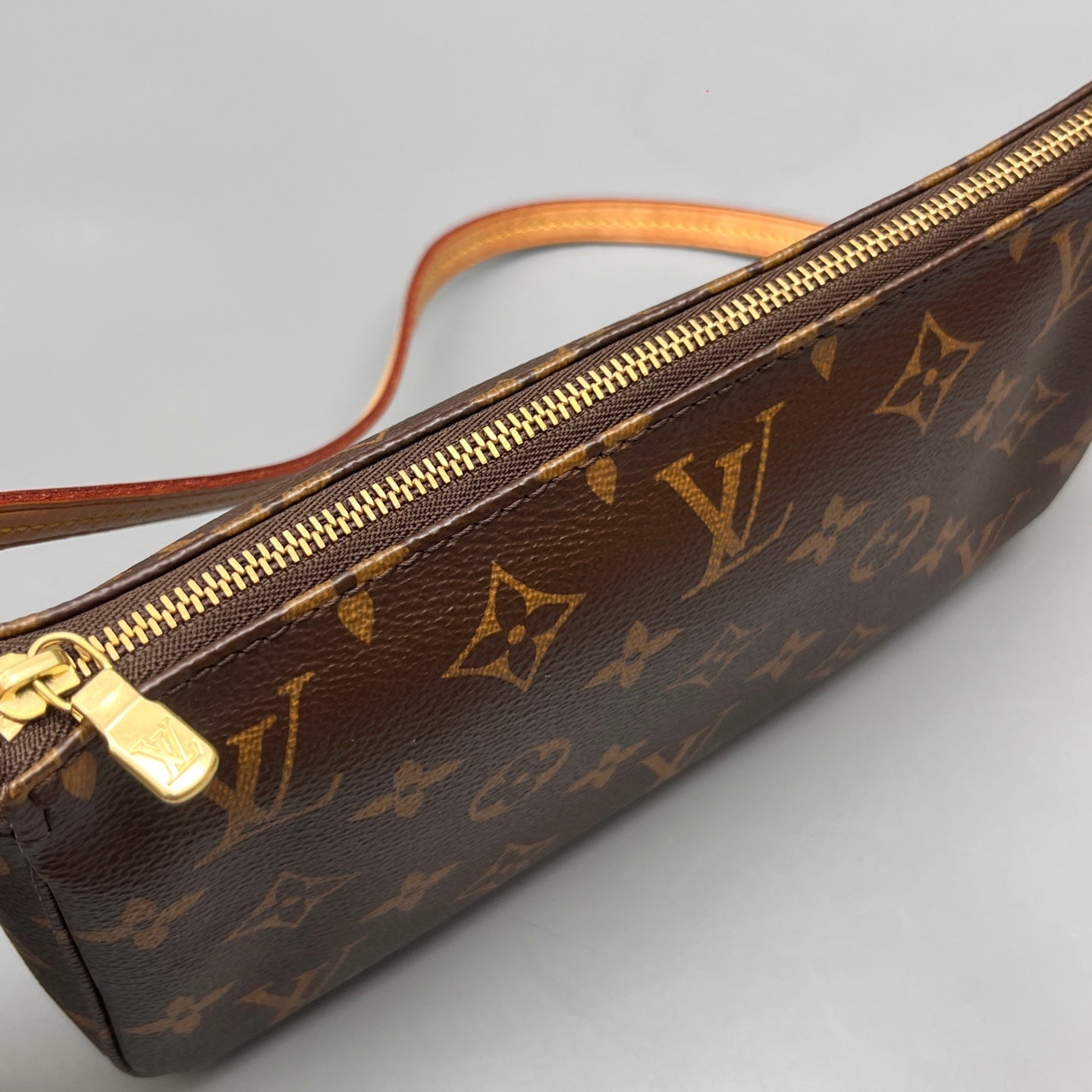 Louis Vuitton - Pochette Accessoires - Monogram coated canvas with Vachetta leather trim - Brown - (mini)