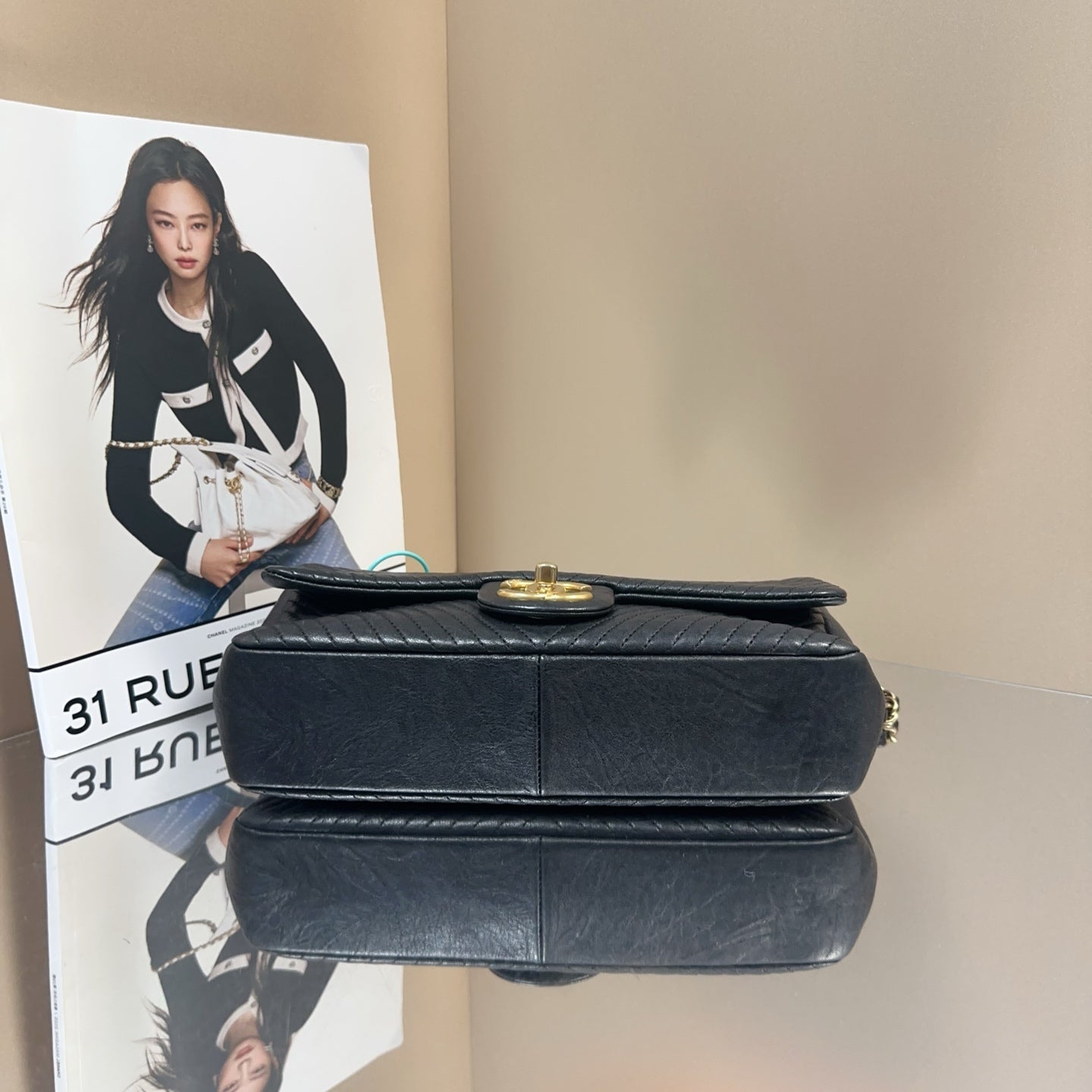 Chanel - Seasonal Flap Bag - Leather - Black - (Small)