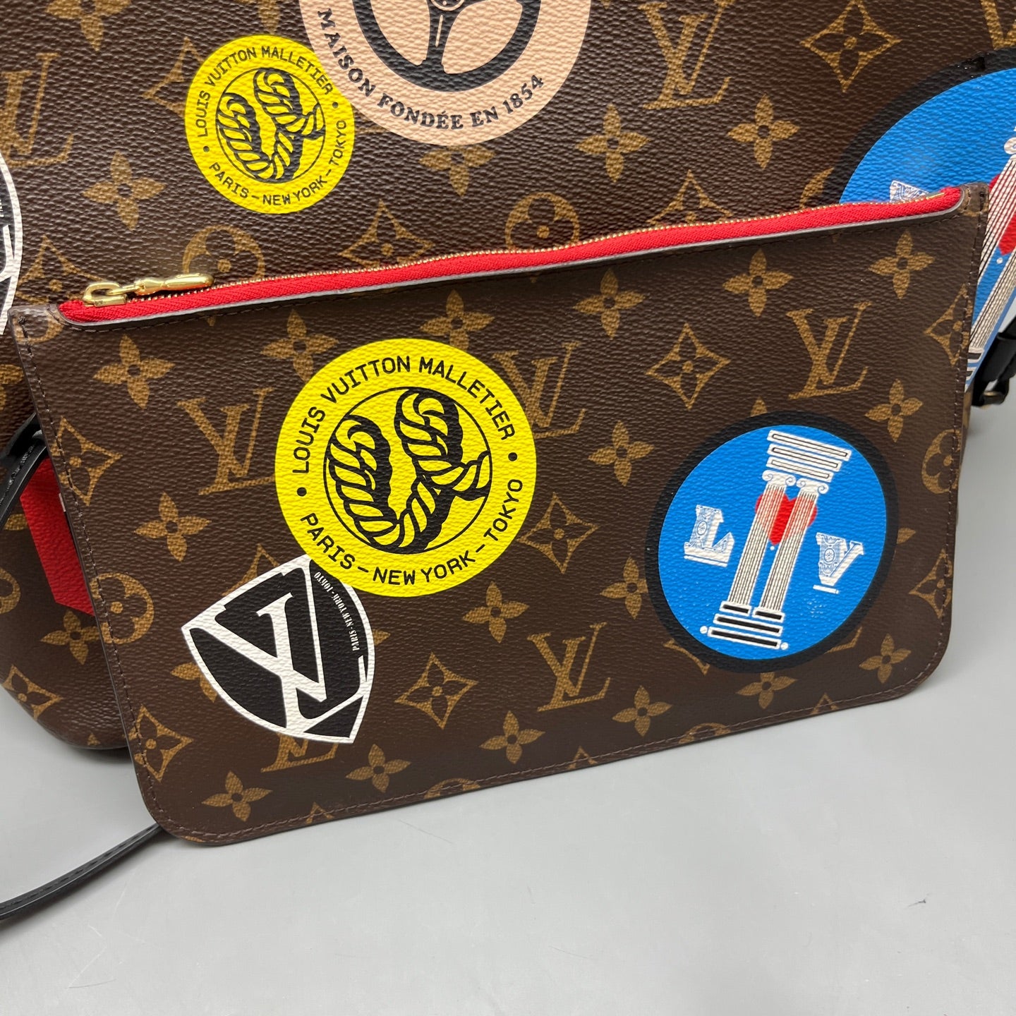 Louis Vuitton - Neverfull MM Monogram Patches - Monogram coated canvas with leather trim - Brown, Multicolour, Black, Red - (Medium)