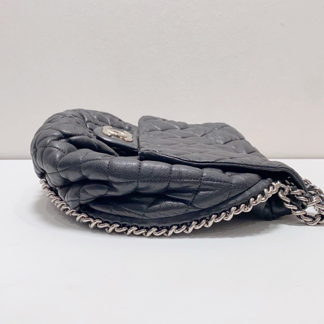 Chanel - Quilted Cloud Flap Bag - Lambskin leather - Black - (Medium)