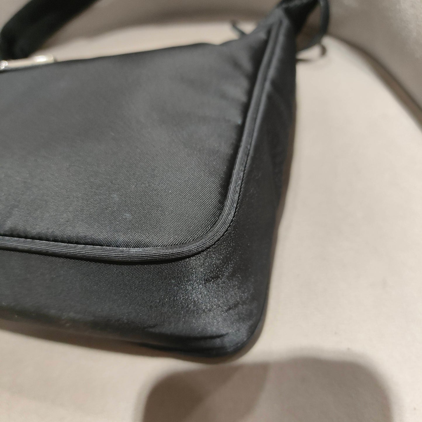 Prada - Re-Edition 2000 Hobo Shoulder Bag - Polyamide - Black - (mini)