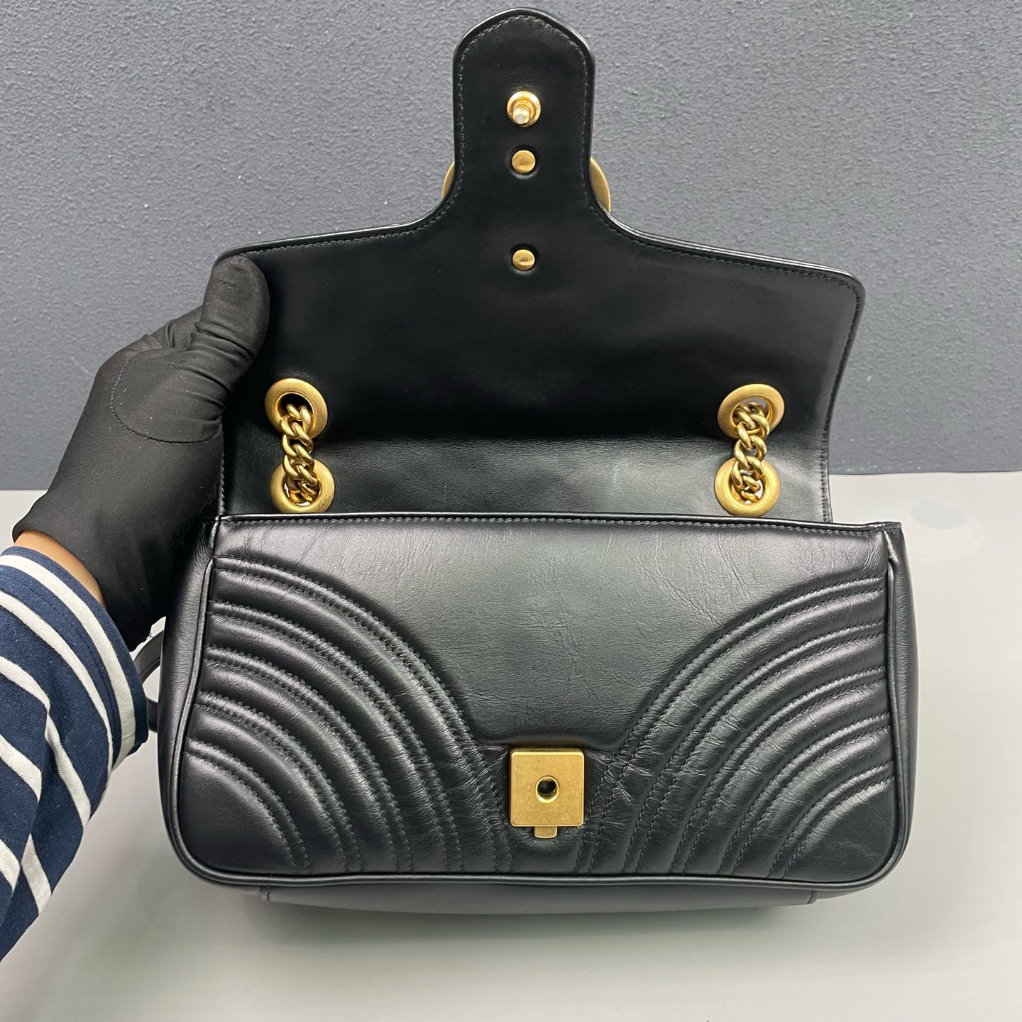 Gucci - GG Marmont Matelassé Shoulder Bag - Leather - Black - (Medium)