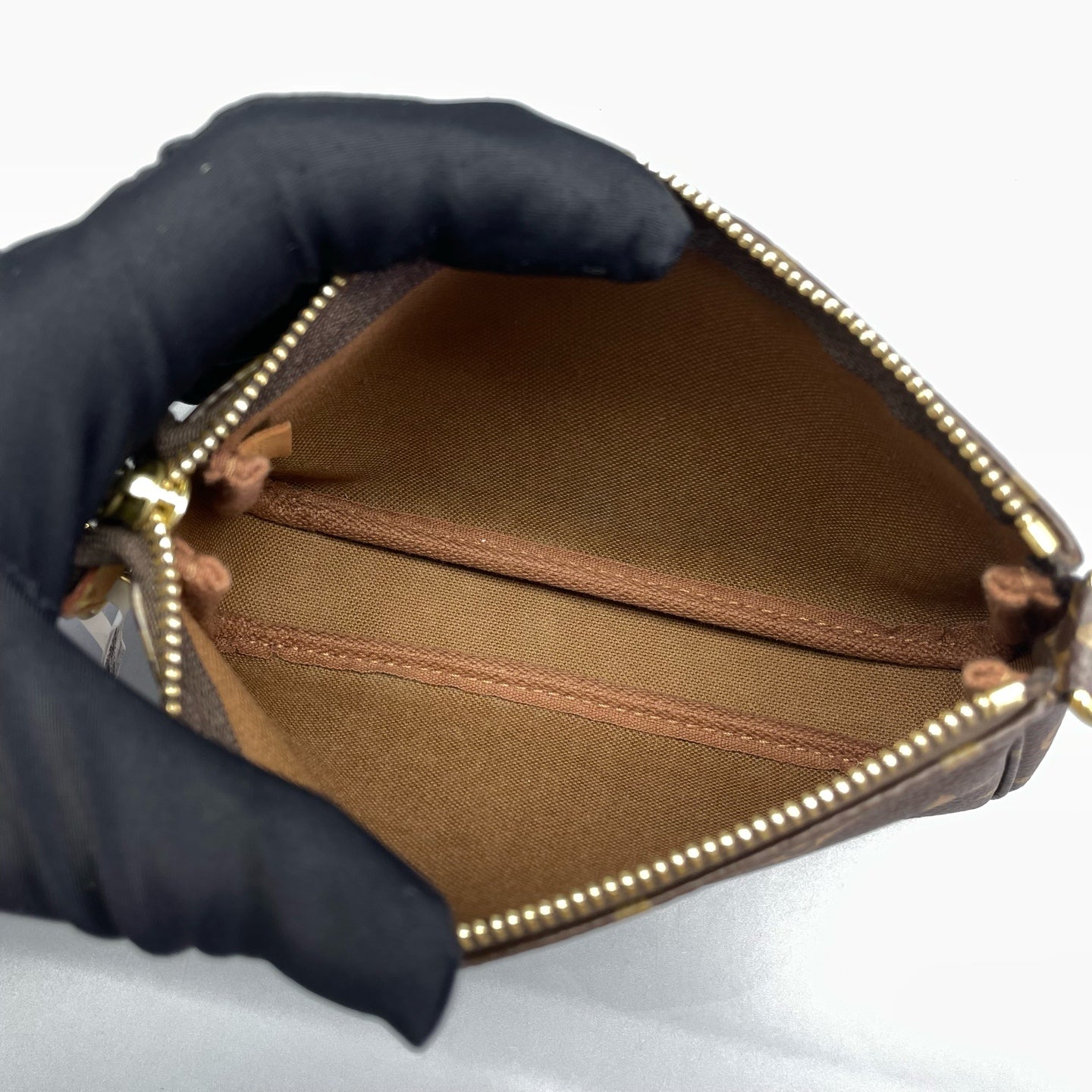 Louis Vuitton - Mini Pochette Accessoires - Monogram coated canvas with Vachetta leather trim - Brown - (mini)