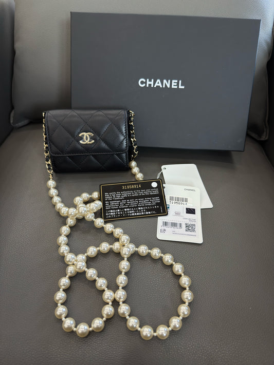 Chanel - 22P Pearl Chain Mini Clutch with Chain - Lambskin leather - Black - (mini)