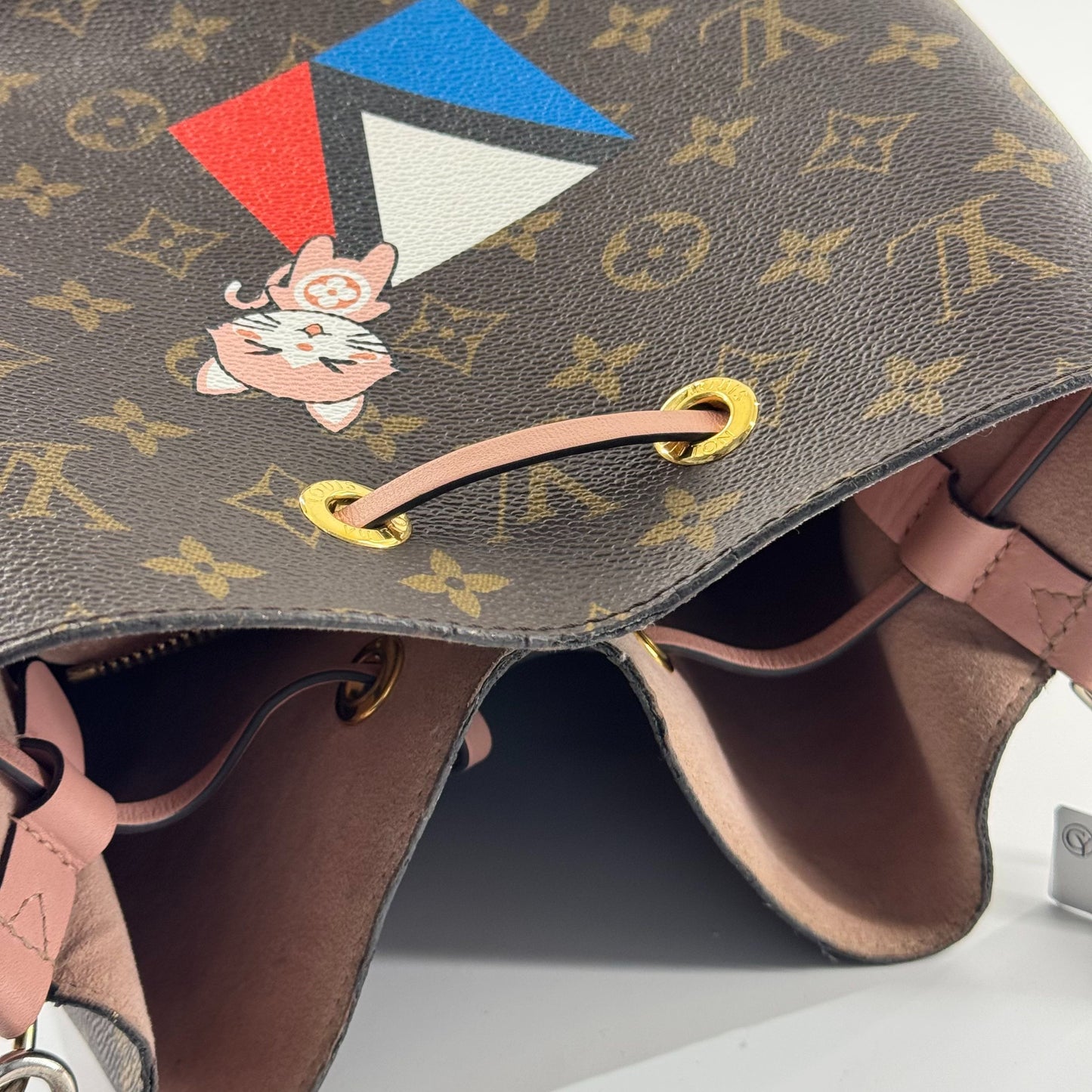 Louis Vuitton - NeoNoé World Tour/Patches - Monogram coated canvas with cowhide leather trim - Brown, Pink, Multicolour - (Medium)