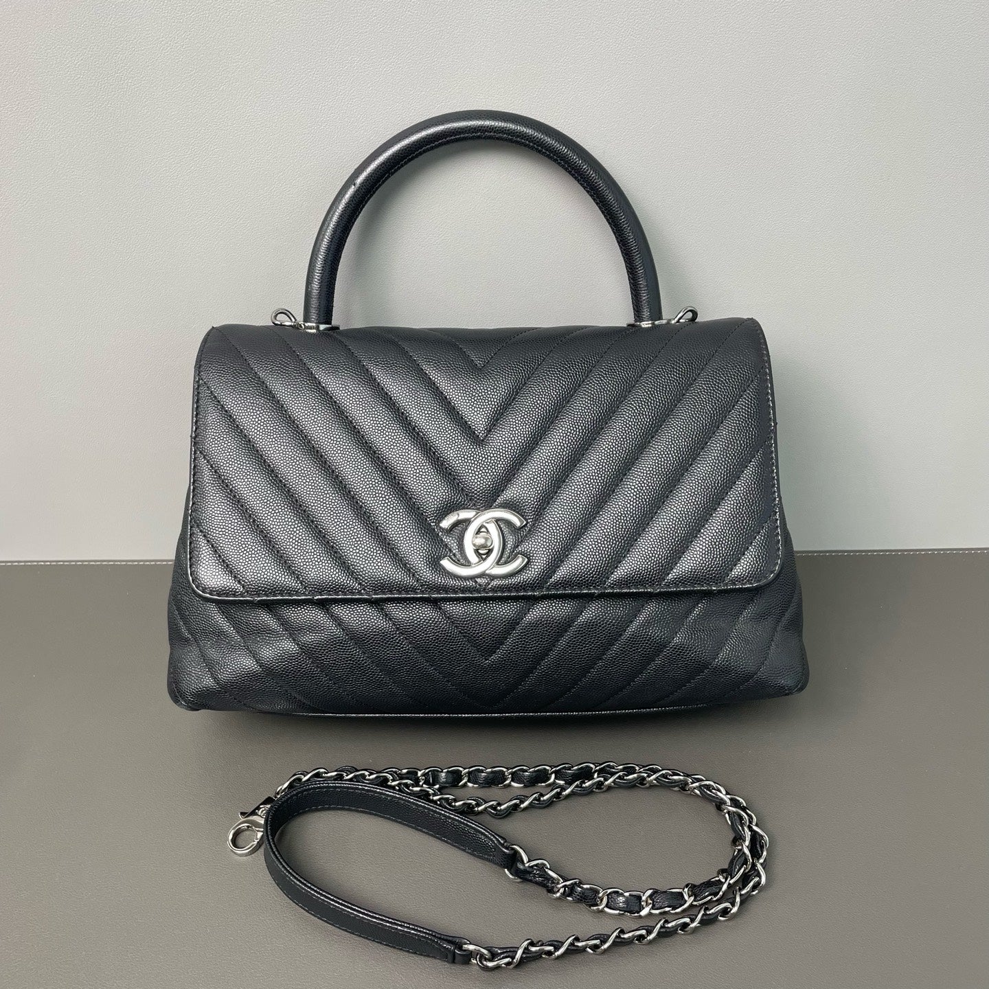 Chanel - Coco Handle Flap Bag - Grained Calfskin Leather - Black - (Medium)