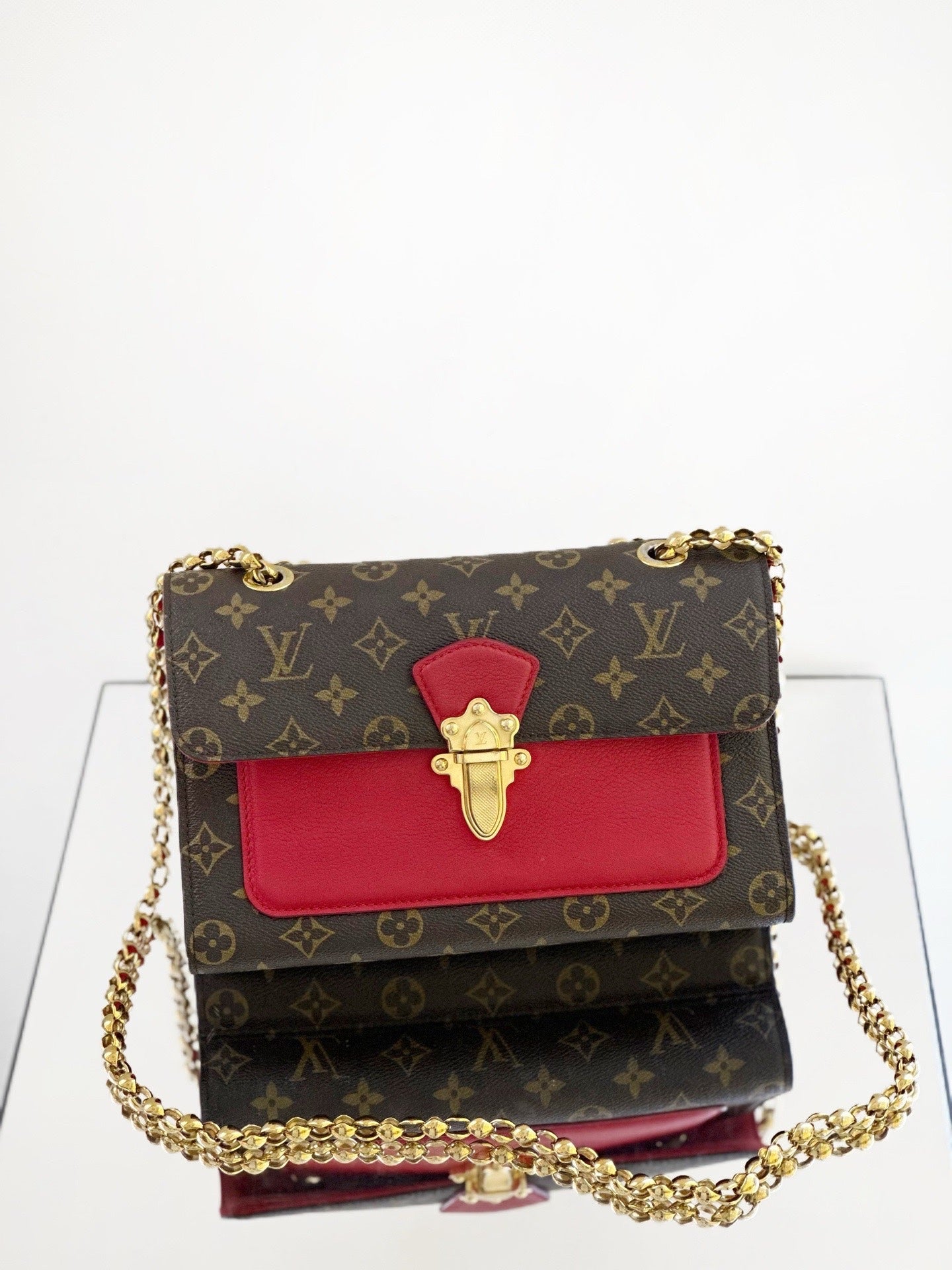 Louis Vuitton - Victoire - Monogram coated canvas and smooth cowhide leather - Monogram Brown and Red - (medium)