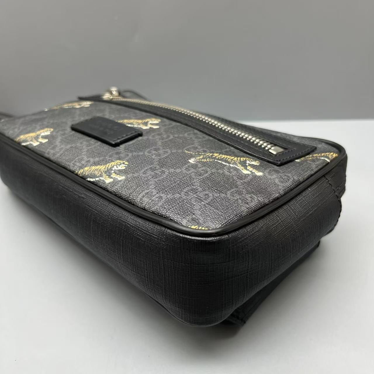 Gucci - GG Supreme Belt Bag with Tiger Print - GG Supreme canvas with leather trim - Black - (small)