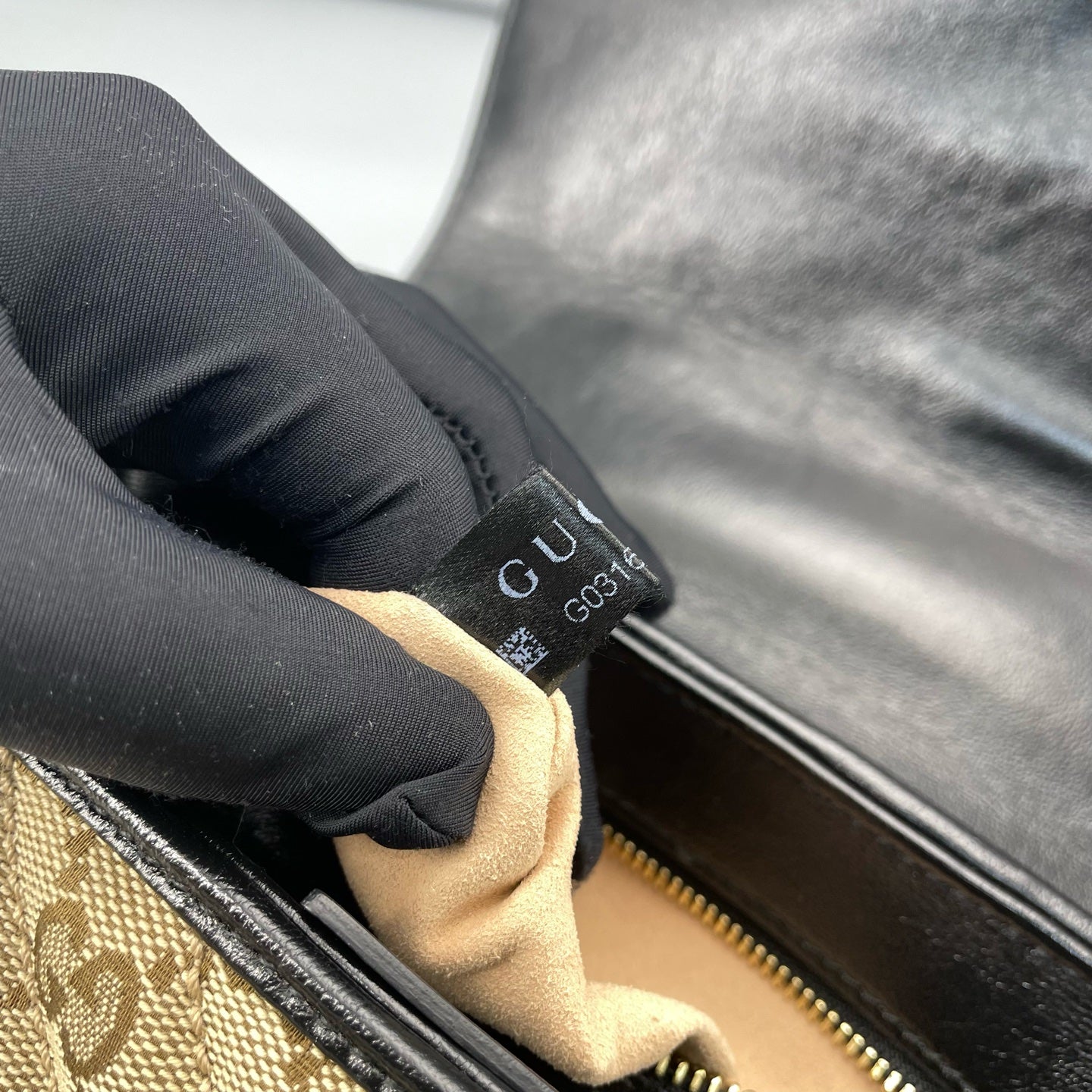 Gucci - Marmont Messenger Bag - GG Canvas and Leather - Beige, Brown, and Black with Gold-Tone Hardware - (medium)