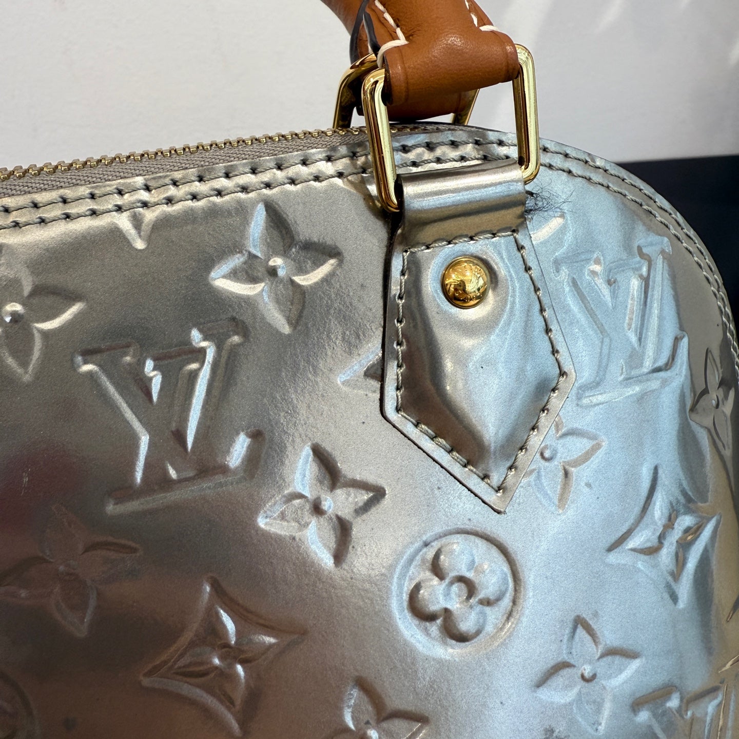 Louis Vuitton - Alma BB - Patent leather with Vachetta leather trim - Silver - (mini)