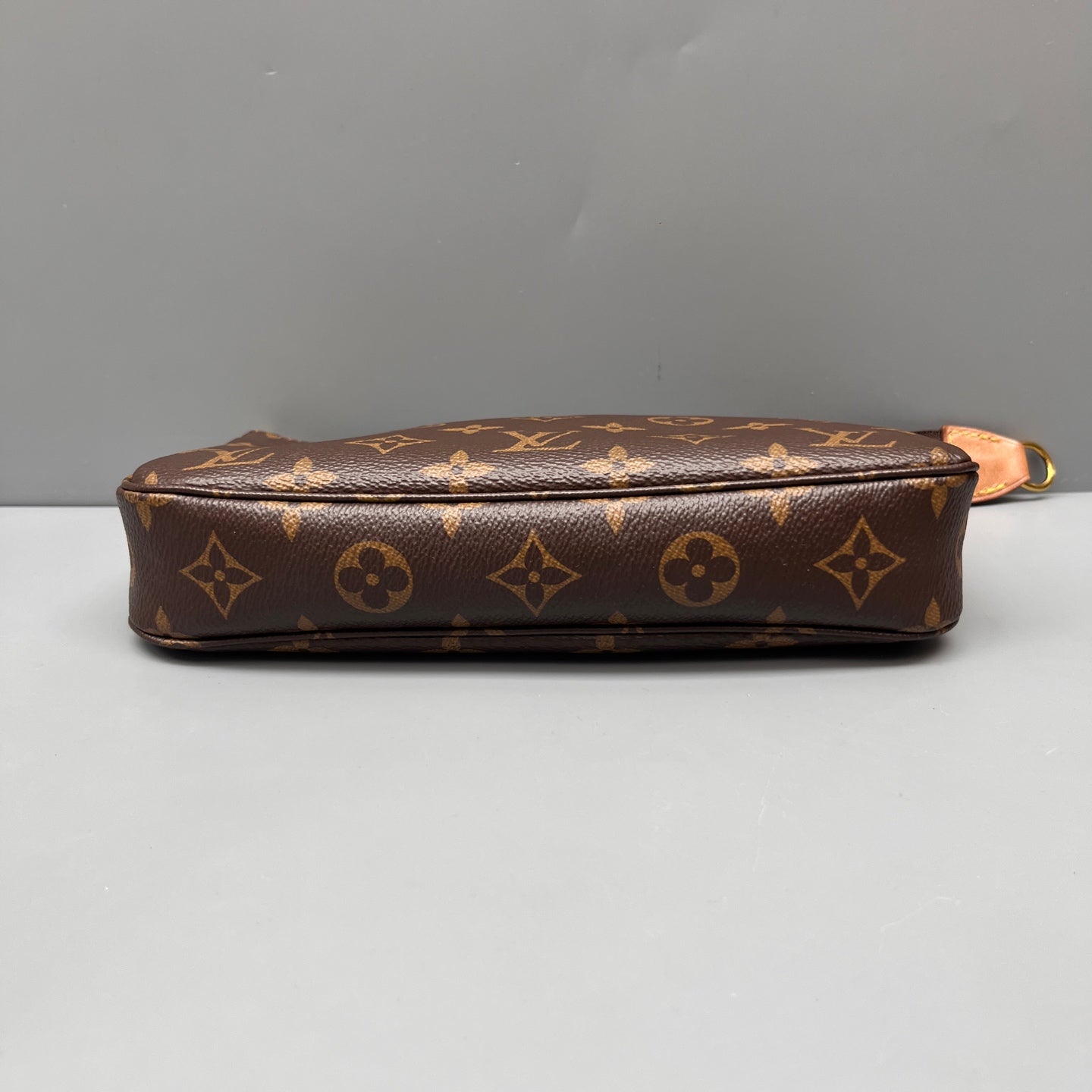 Louis Vuitton - Pochette Accessoires - Monogram coated canvas with Vachetta leather trim - Brown - (small)