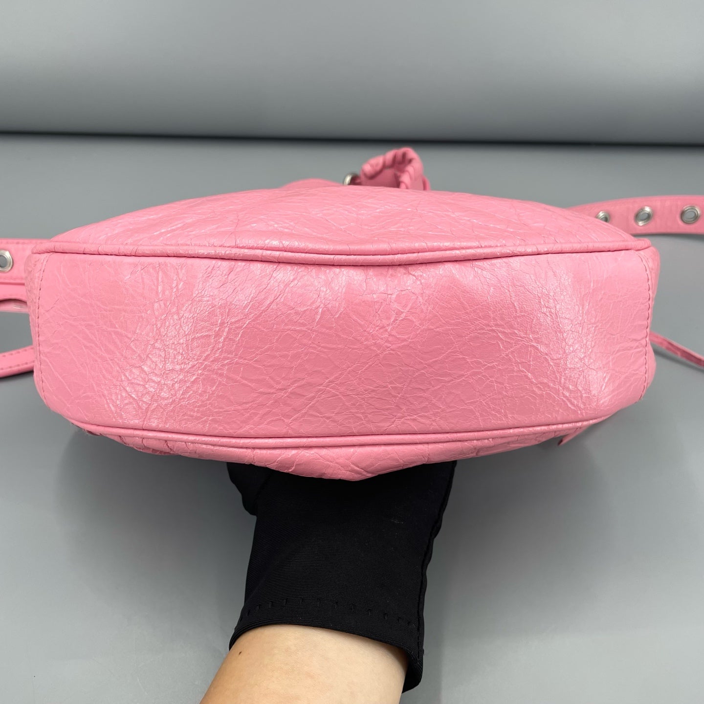 Balenciaga - Le Cagole Shoulder Bag - Distressed lambskin leather - Pink - (Small)