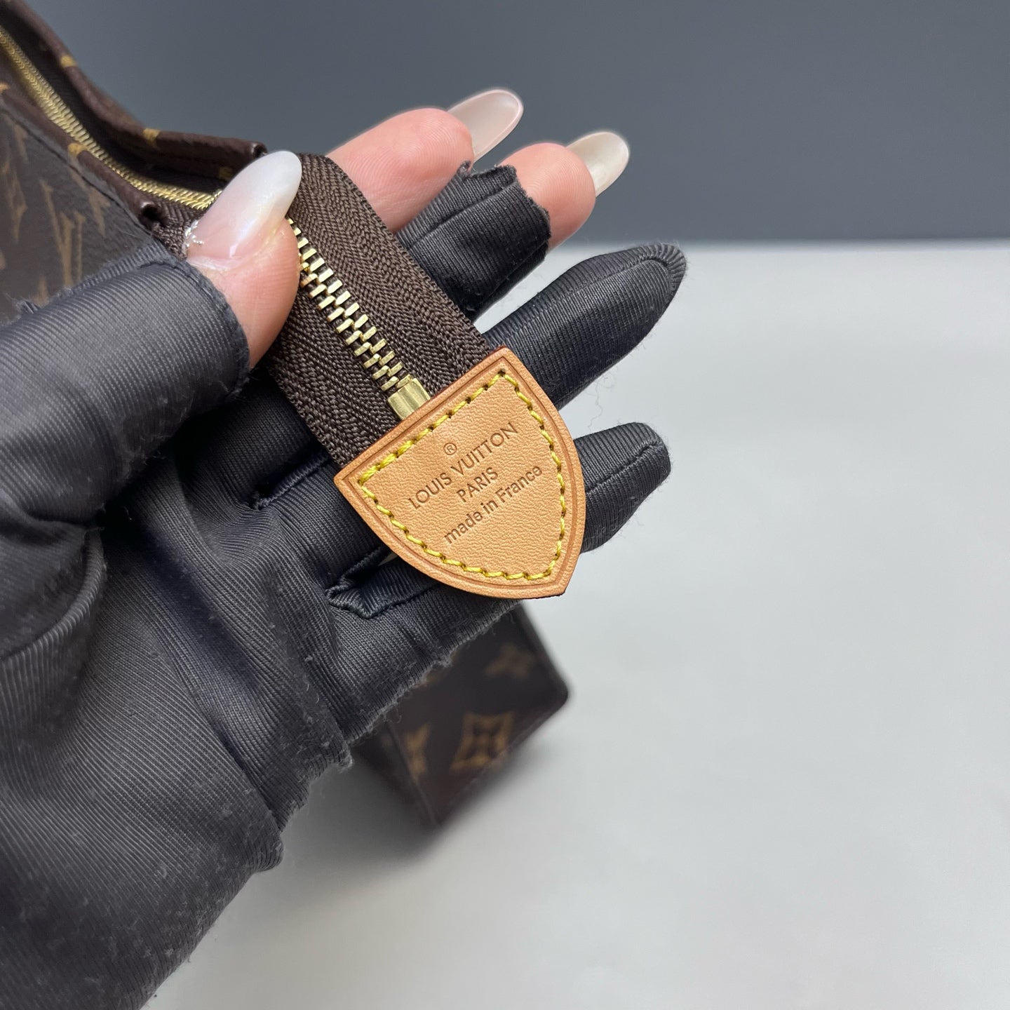 Louis Vuitton - Monogram Toiletry Pouch 26 - Monogram coated canvas with vachetta leather accents - Brown - (medium)