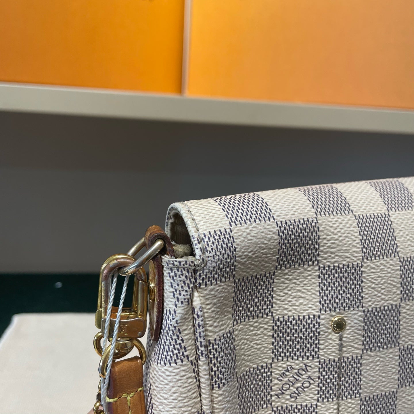 Louis Vuitton - Favorite MM - Damier Azur coated canvas with Vachetta leather trim - White - (Mini)