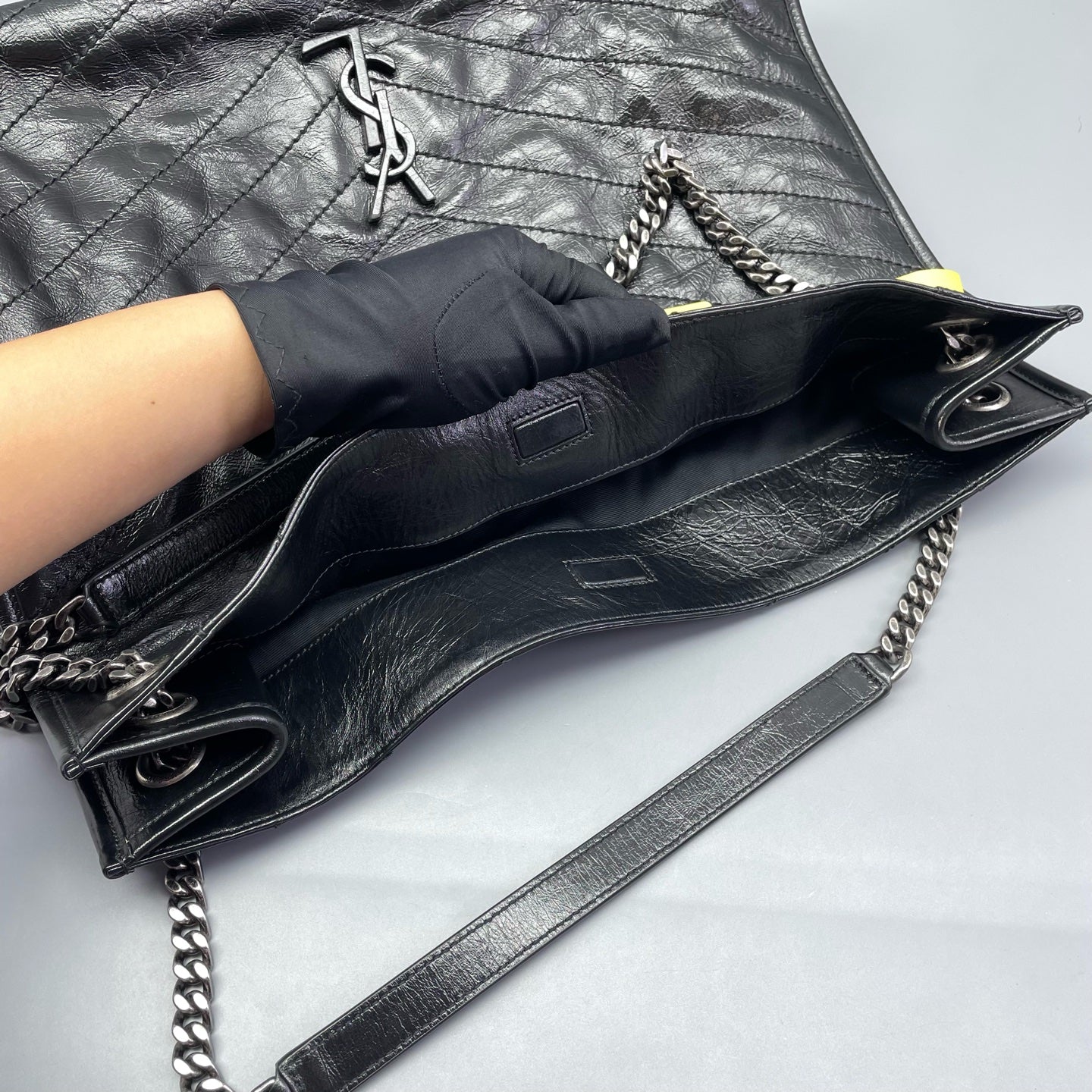 Saint Laurent - Niki Tote - Crinkled vintage leather - Black - (Large)