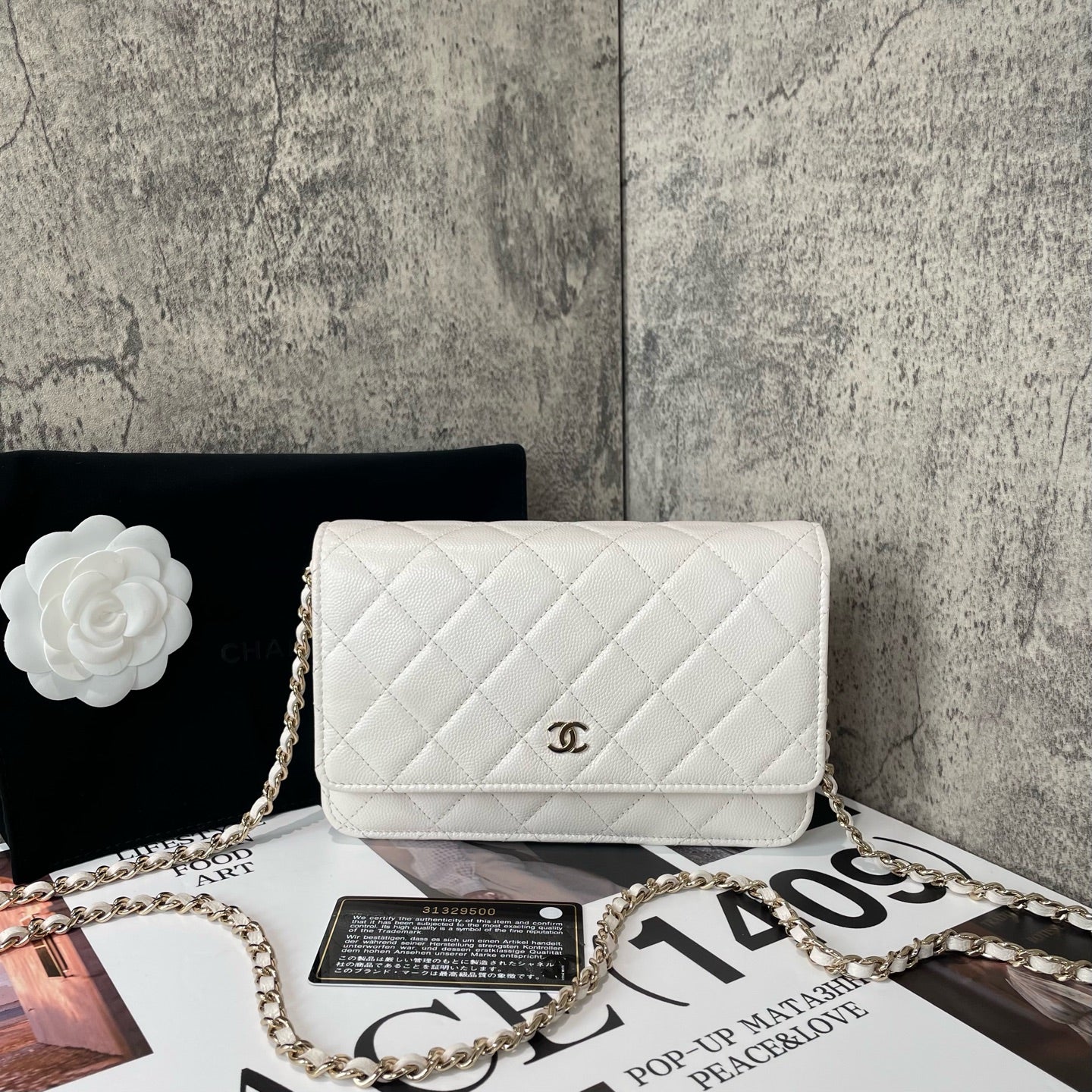 Chanel - Wallet on Chain (WOC) - Grained calfskin leather - White with Light Gold-Tone Hardware - (mini)
